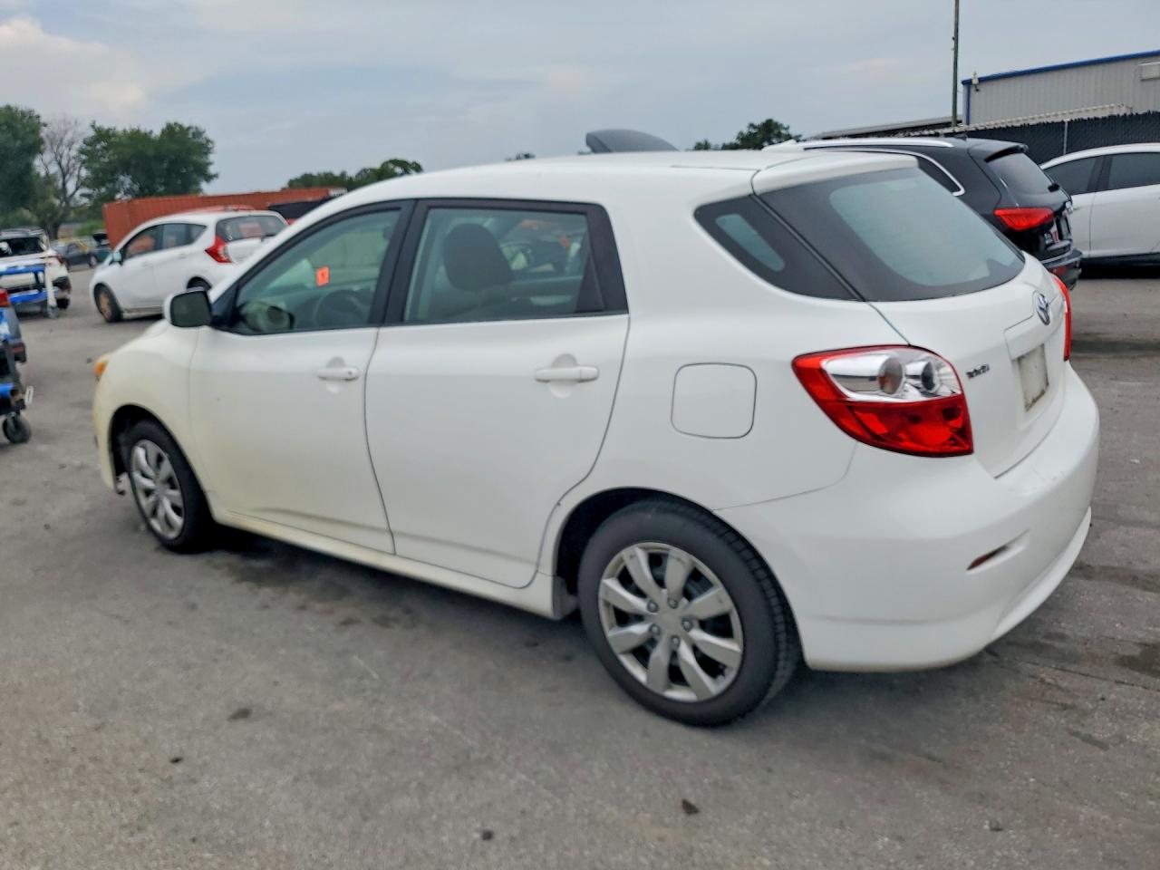 2009 Toyota Matrix Base White vin: 2T1KU40E69C100073