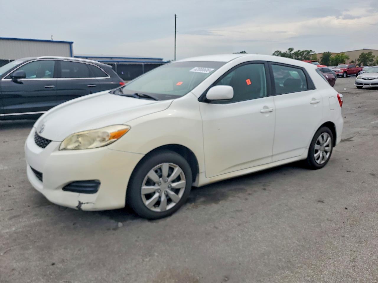2009 Toyota Matrix Base White vin: 2T1KU40E69C100073
