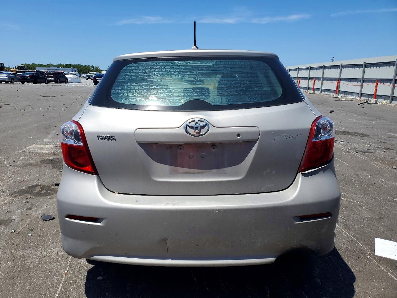2009 Toyota Matrix Base Silver vin: 2T1KU40E79C018255