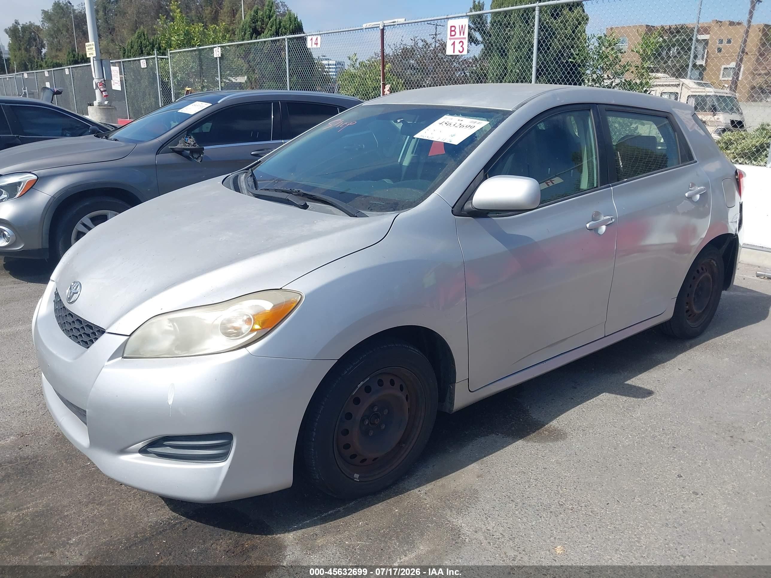 2009 Toyota Matrix   Silver vin: 2T1KU40E89C071109