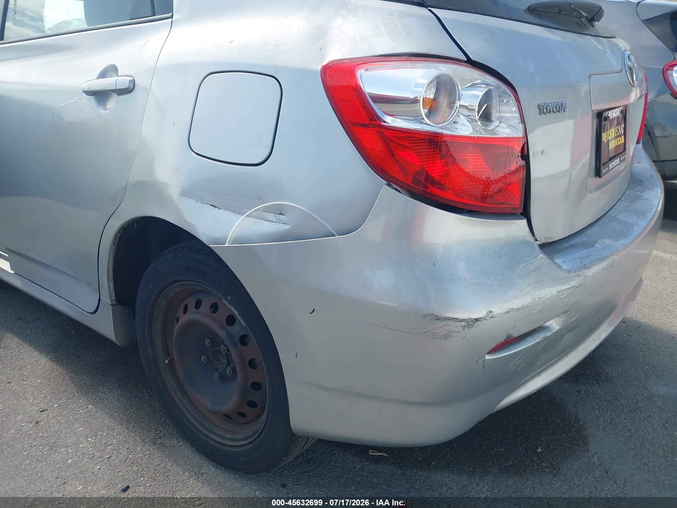 2009 Toyota Matrix   Silver vin: 2T1KU40E89C071109