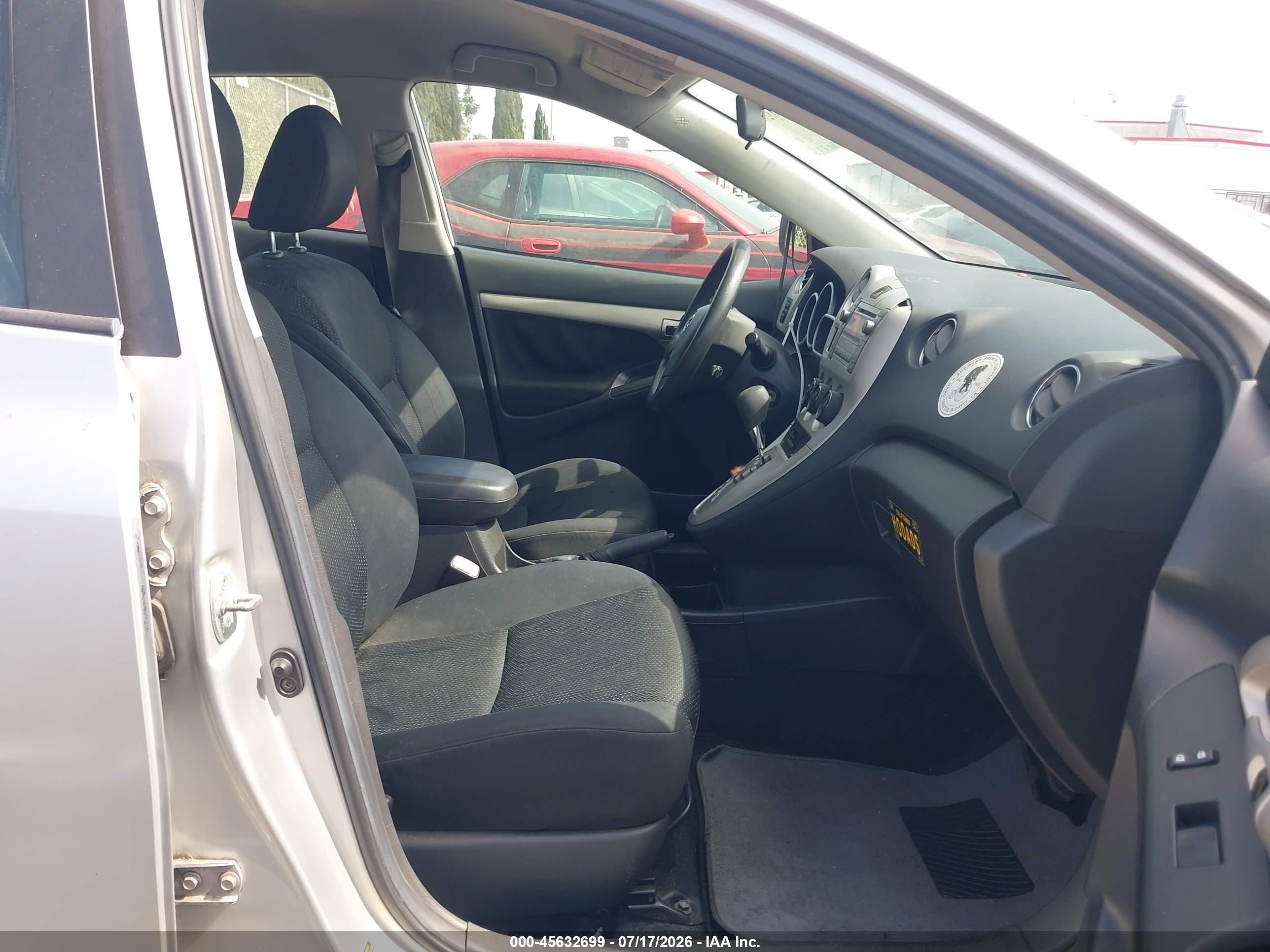 2009 Toyota Matrix   Silver vin: 2T1KU40E89C071109