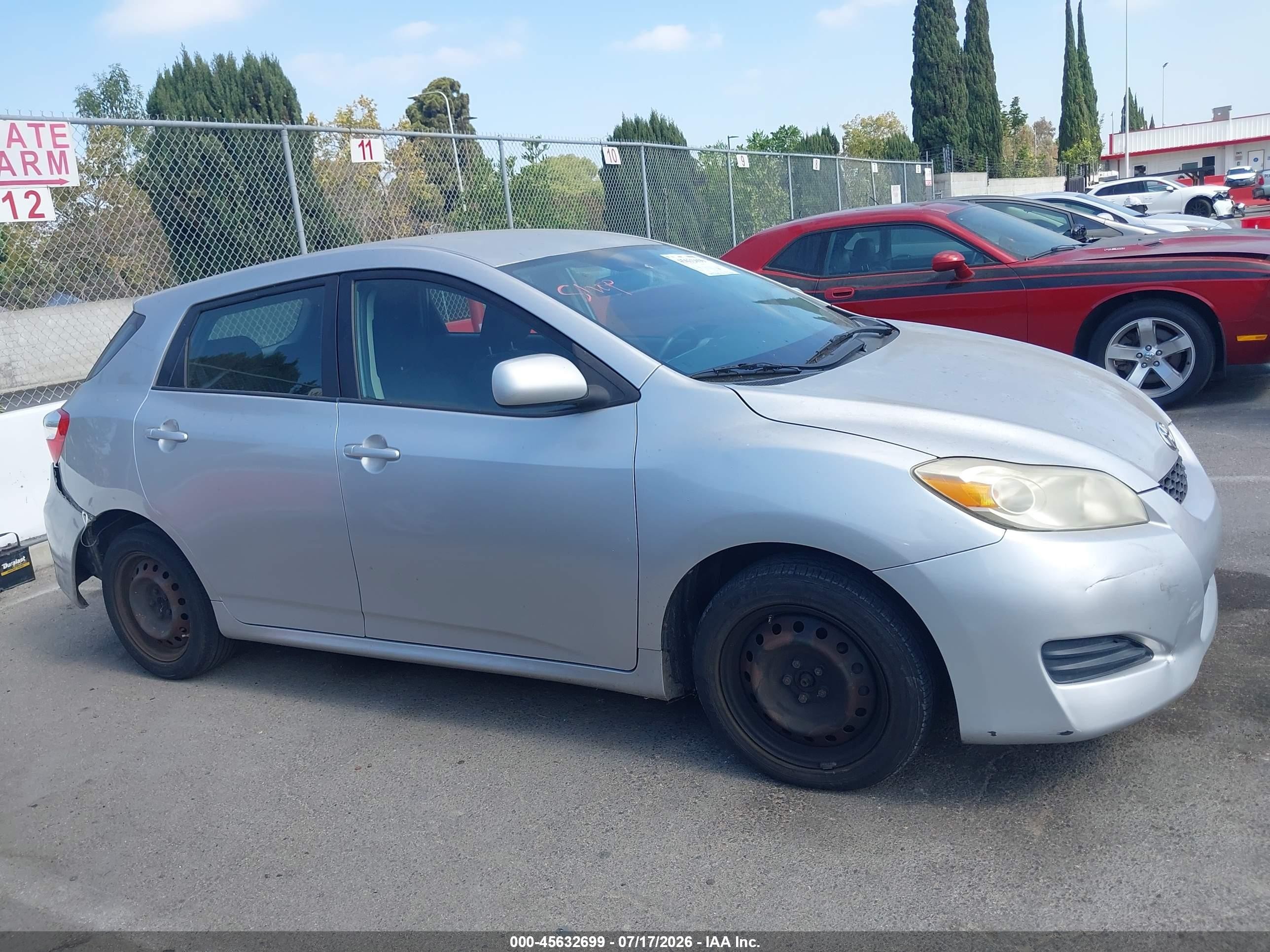 2009 Toyota Matrix   Silver vin: 2T1KU40E89C071109