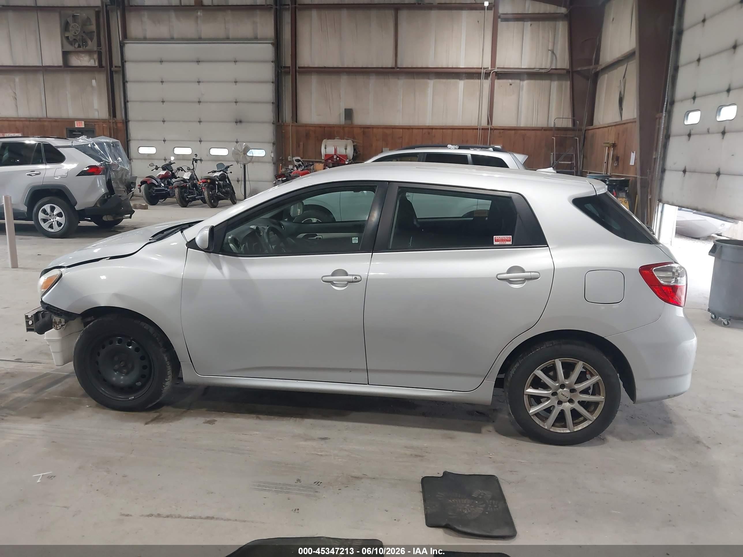 2009 Toyota Matrix   Серый vin: 2T1KU40E89C087276