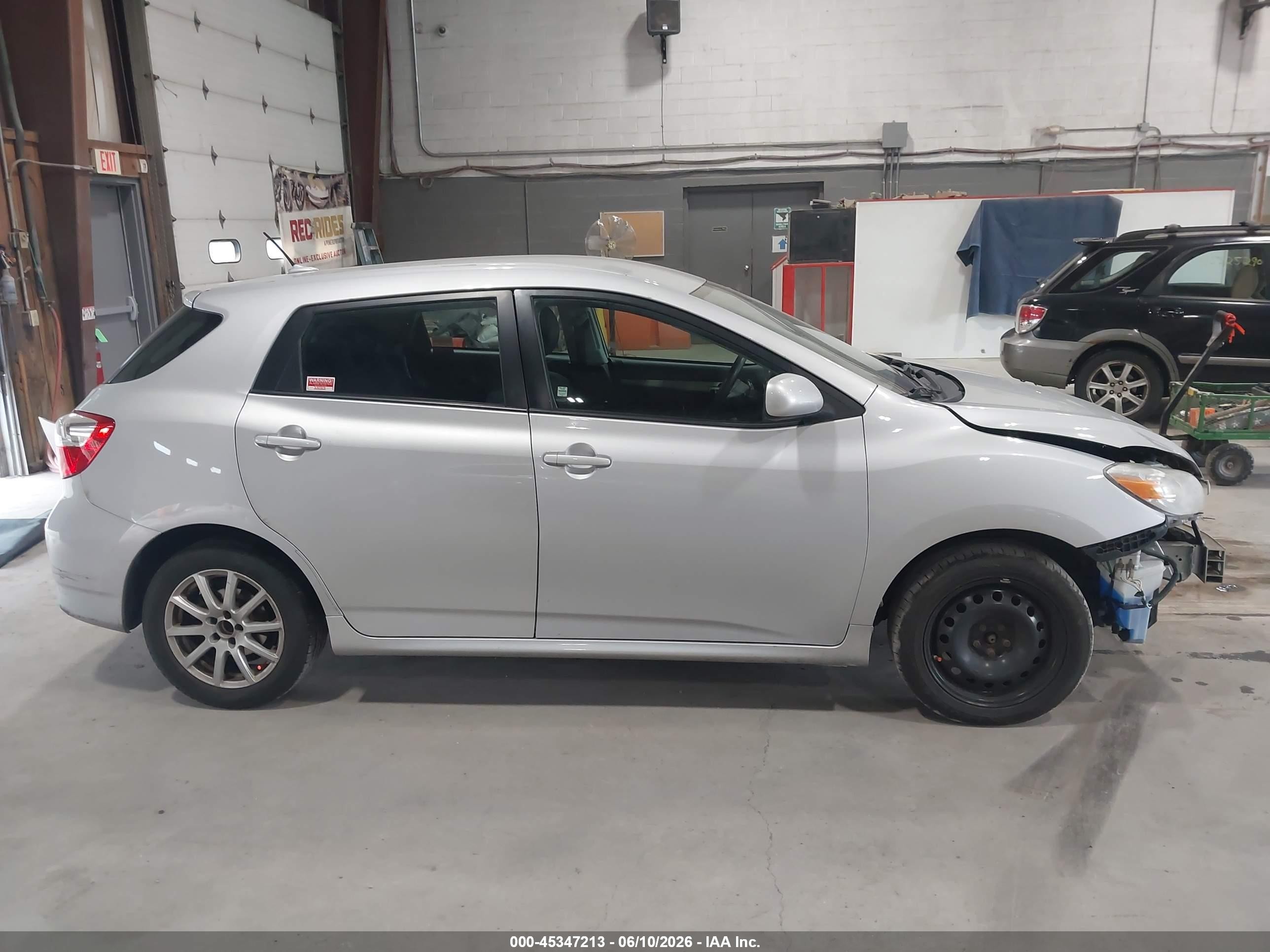 2009 Toyota Matrix   Серый vin: 2T1KU40E89C087276