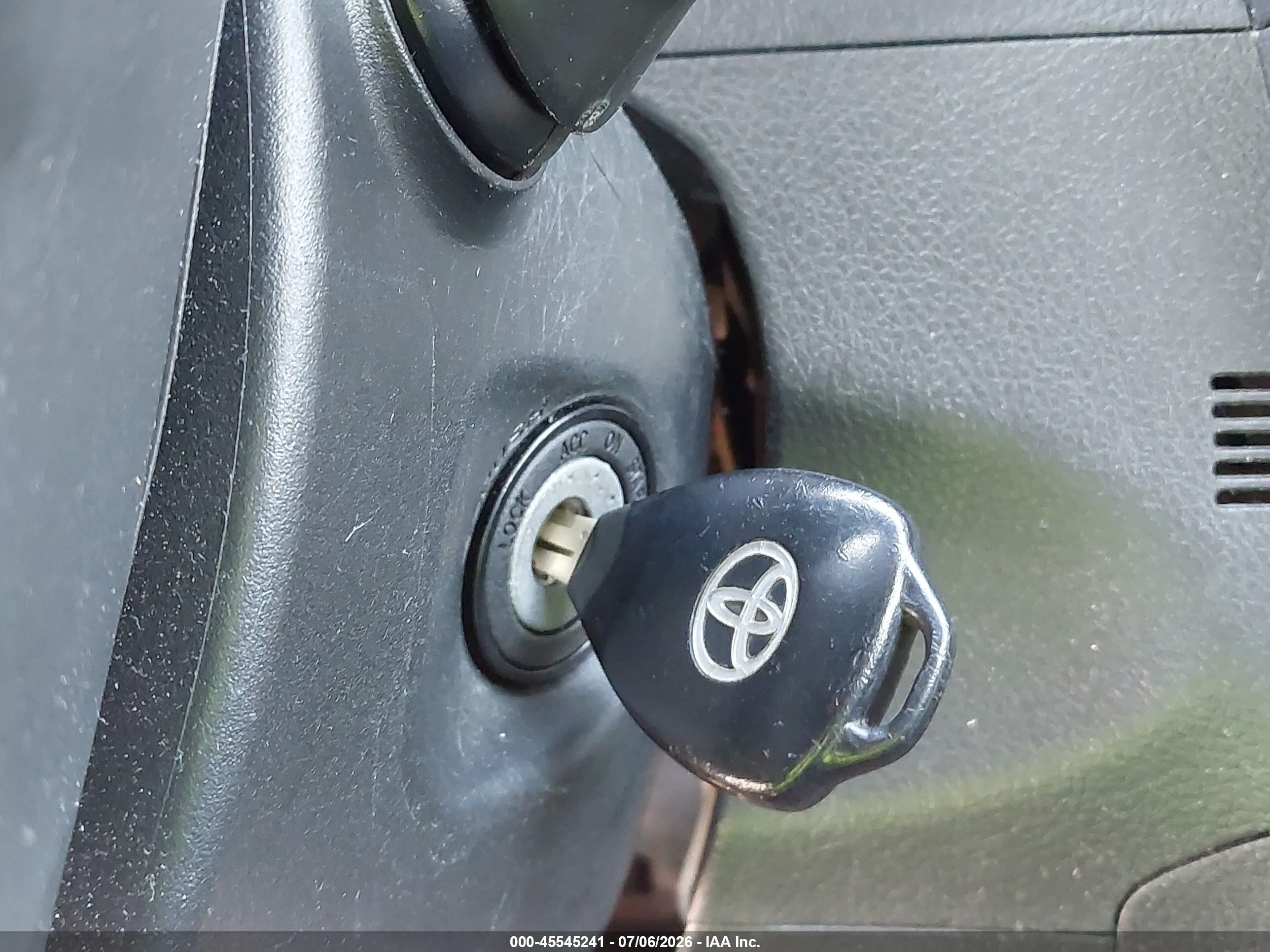 2009 Toyota Matrix   Gray vin: 2T1KU40E89C123953