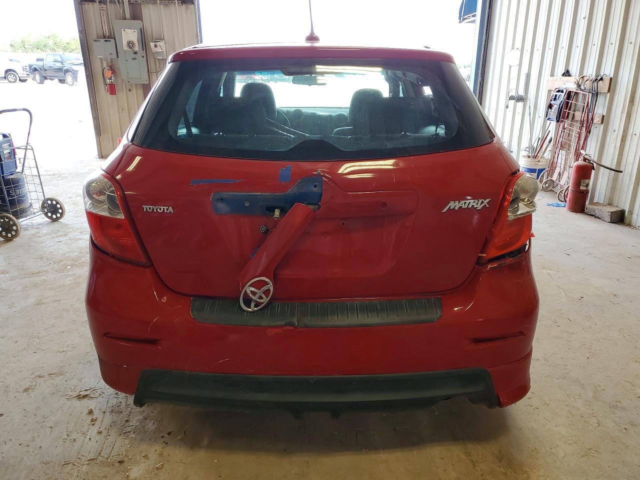2009 Toyota Matrix Base Red vin: 2T1KU40E89C169380