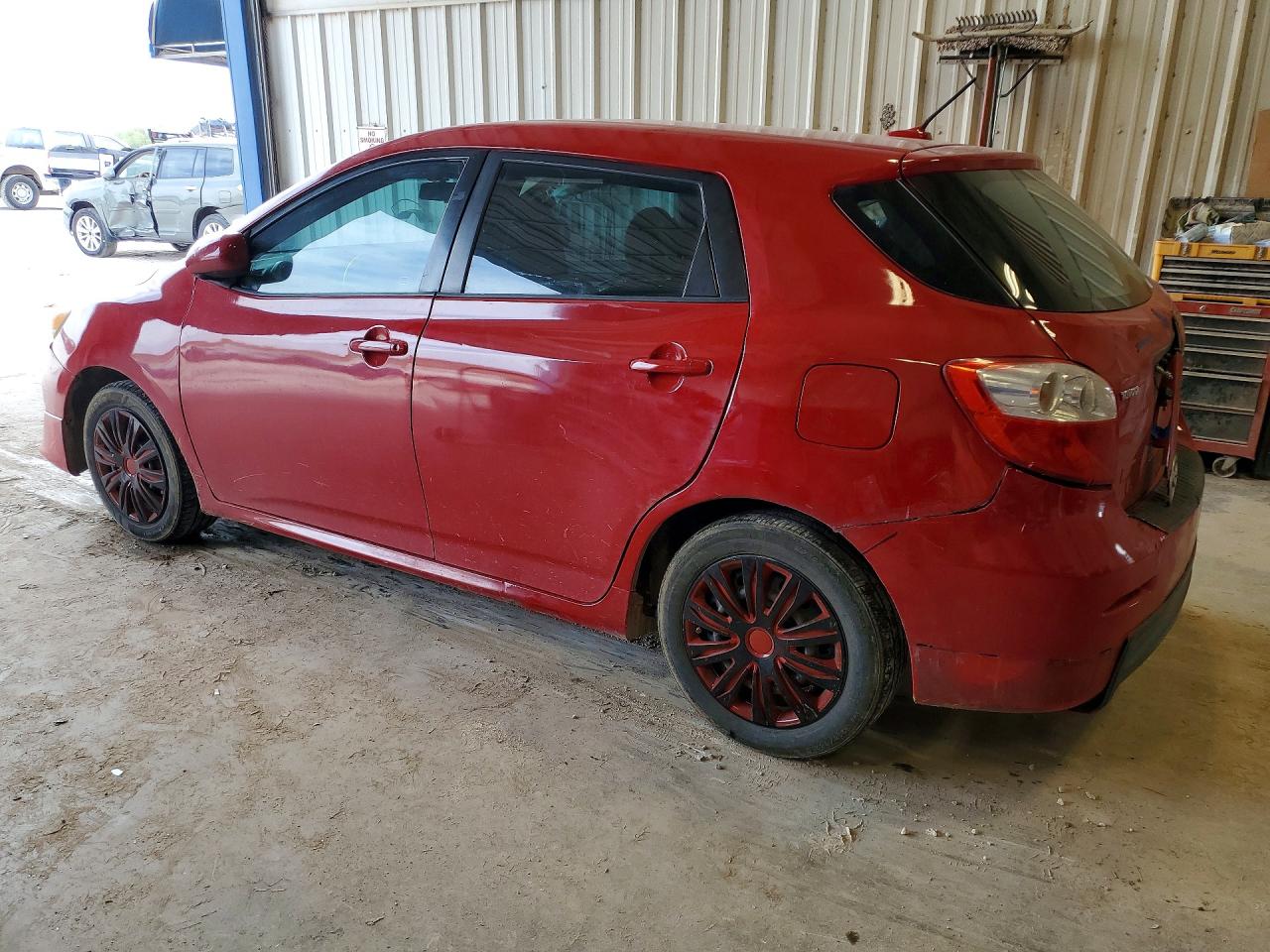 2009 Toyota Matrix Base Red vin: 2T1KU40E89C169380
