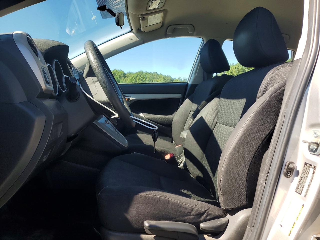 2009 Toyota Matrix Base Silver vin: 2T1KU40E99C015969