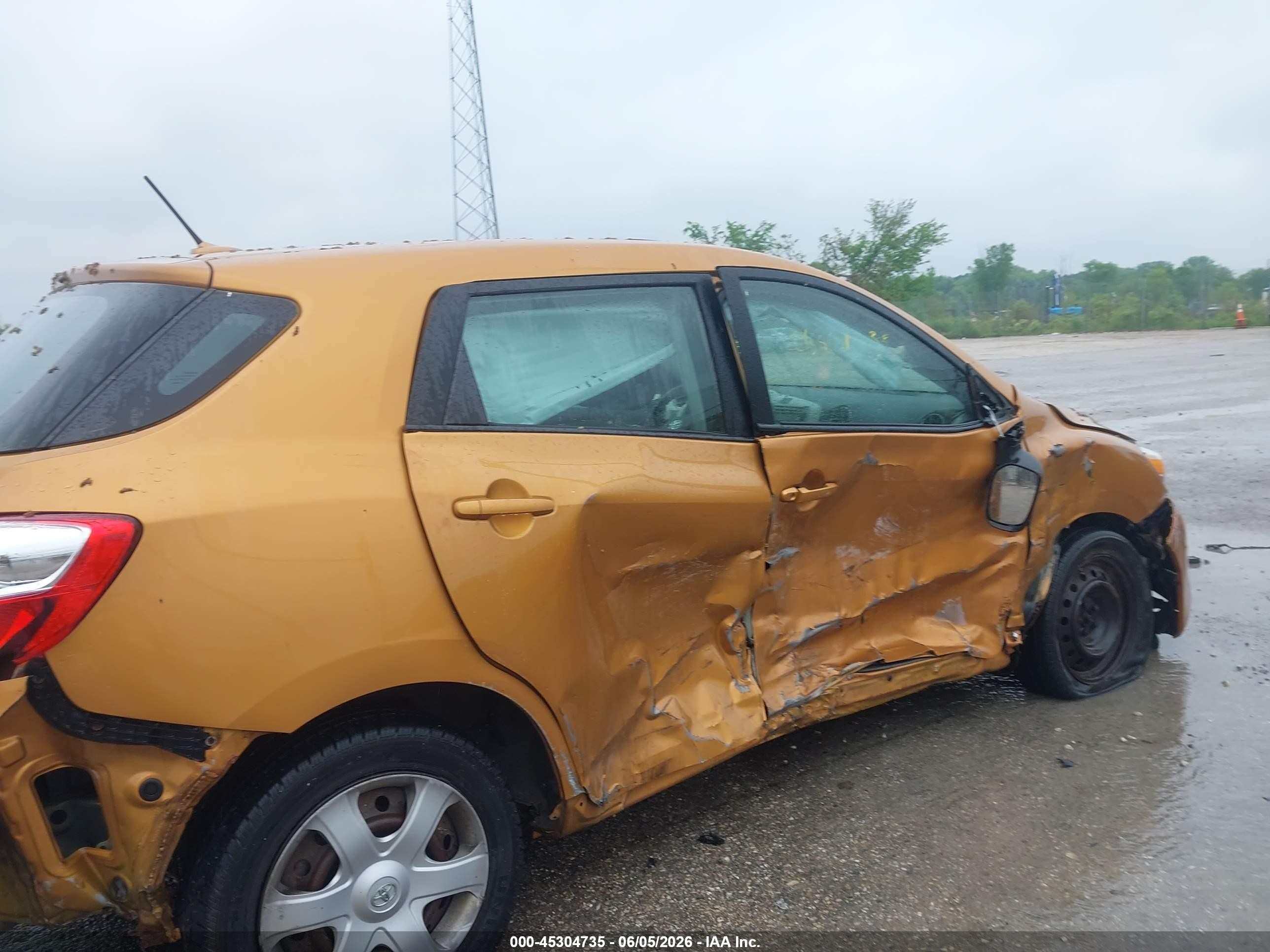 2009 Toyota Matrix   Gold vin: 2T1KU40E99C065948