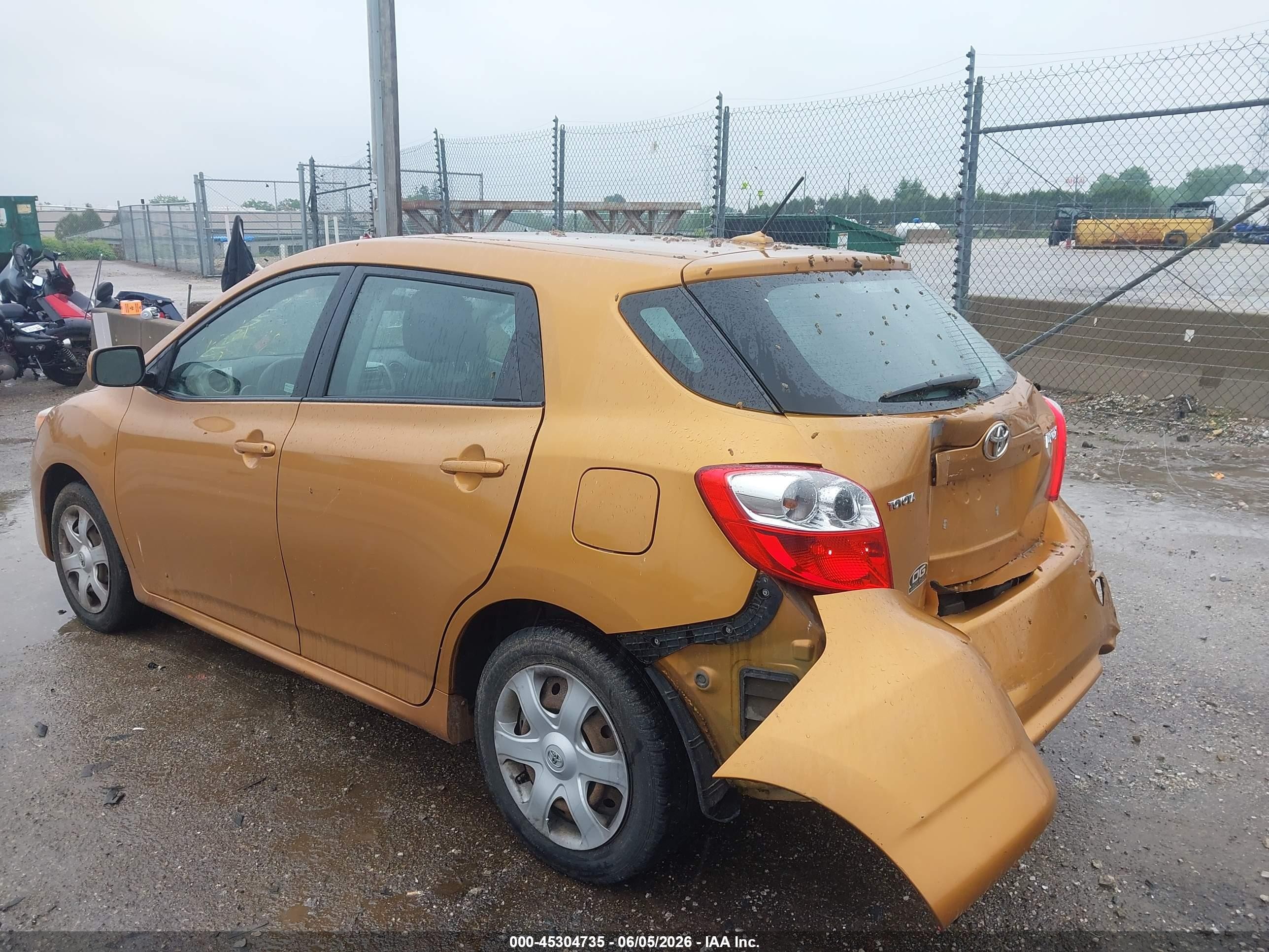 2009 Toyota Matrix   Gold vin: 2T1KU40E99C065948
