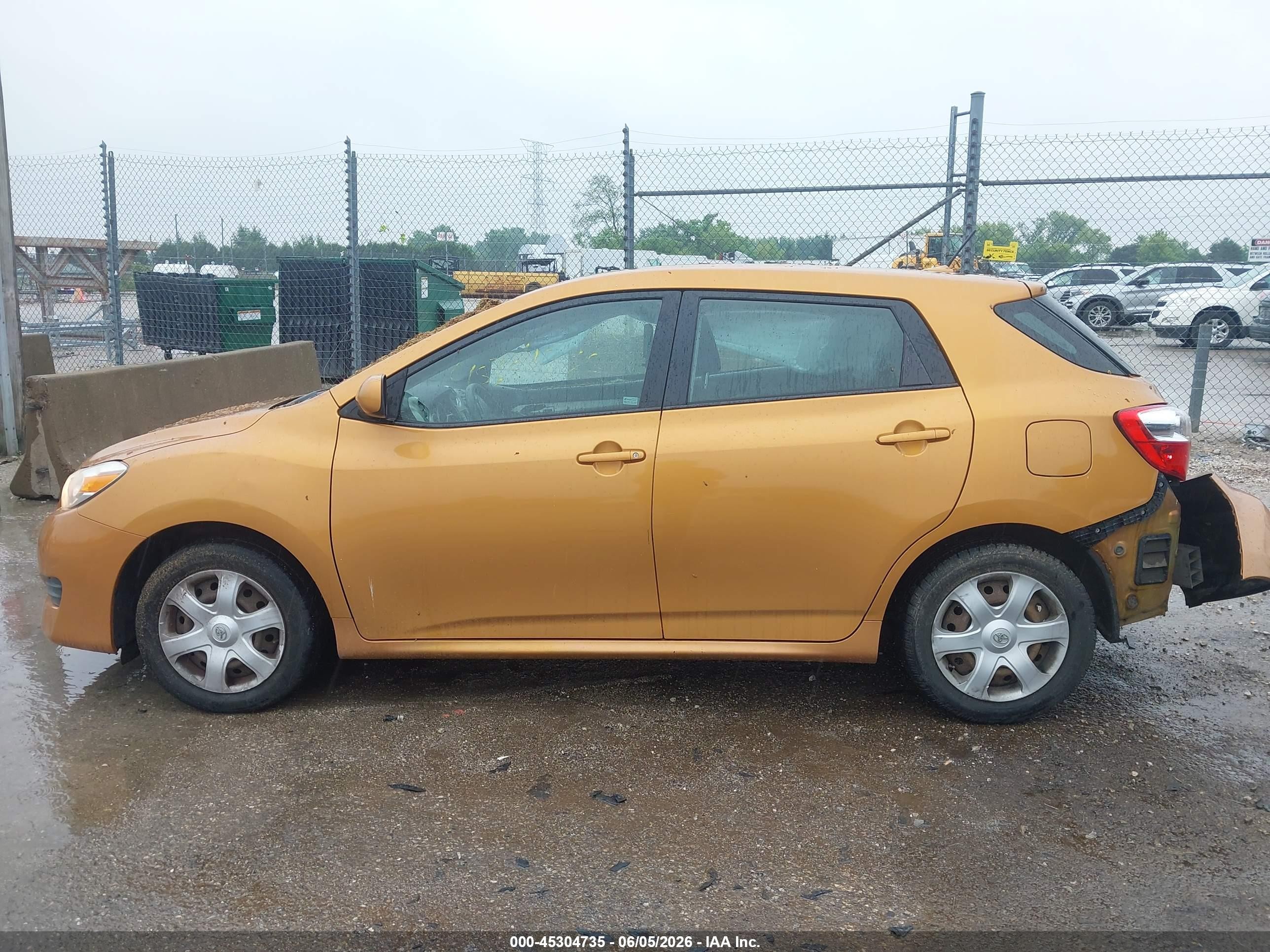 2009 Toyota Matrix   Gold vin: 2T1KU40E99C065948