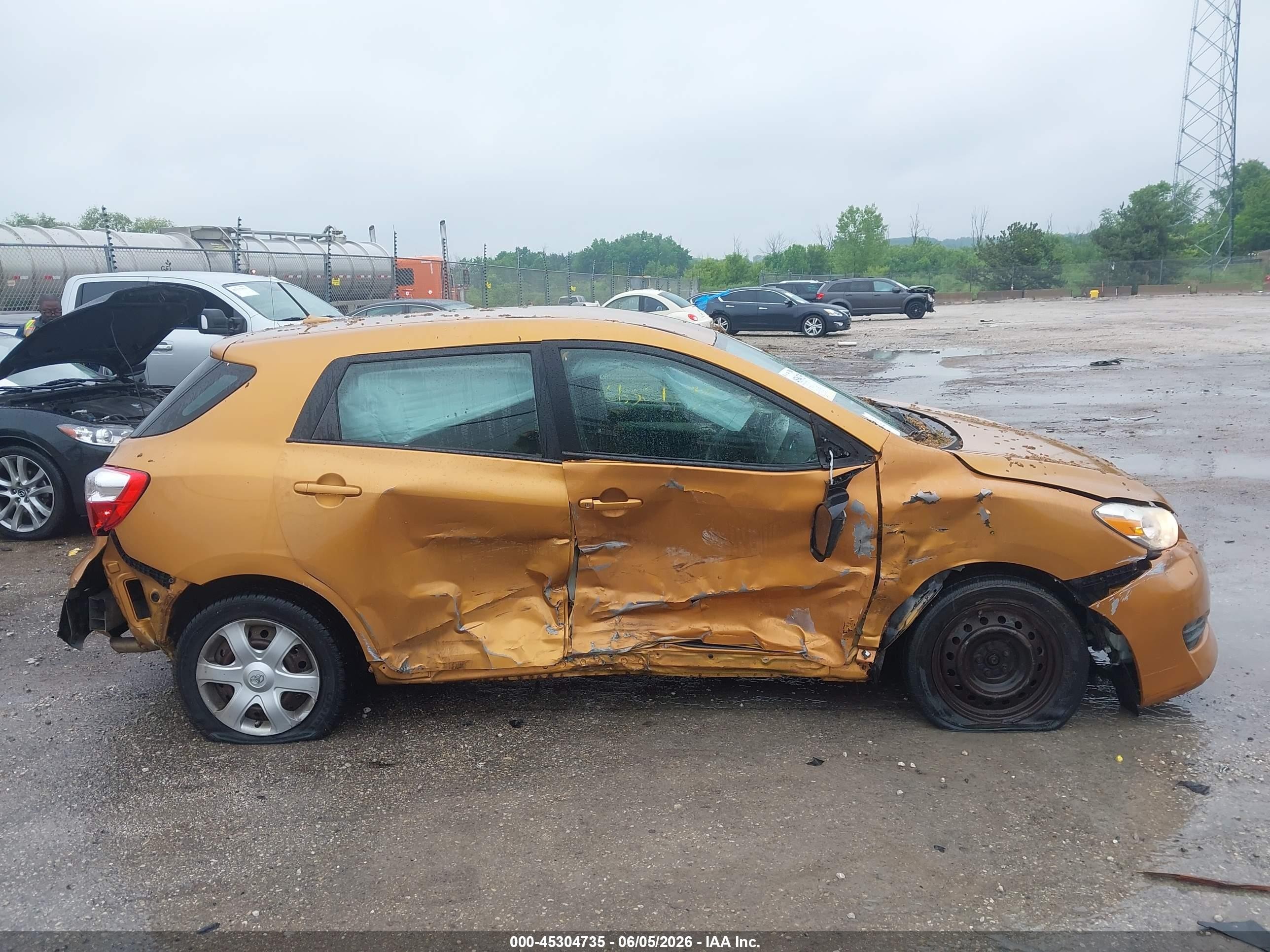 2009 Toyota Matrix   Gold vin: 2T1KU40E99C065948