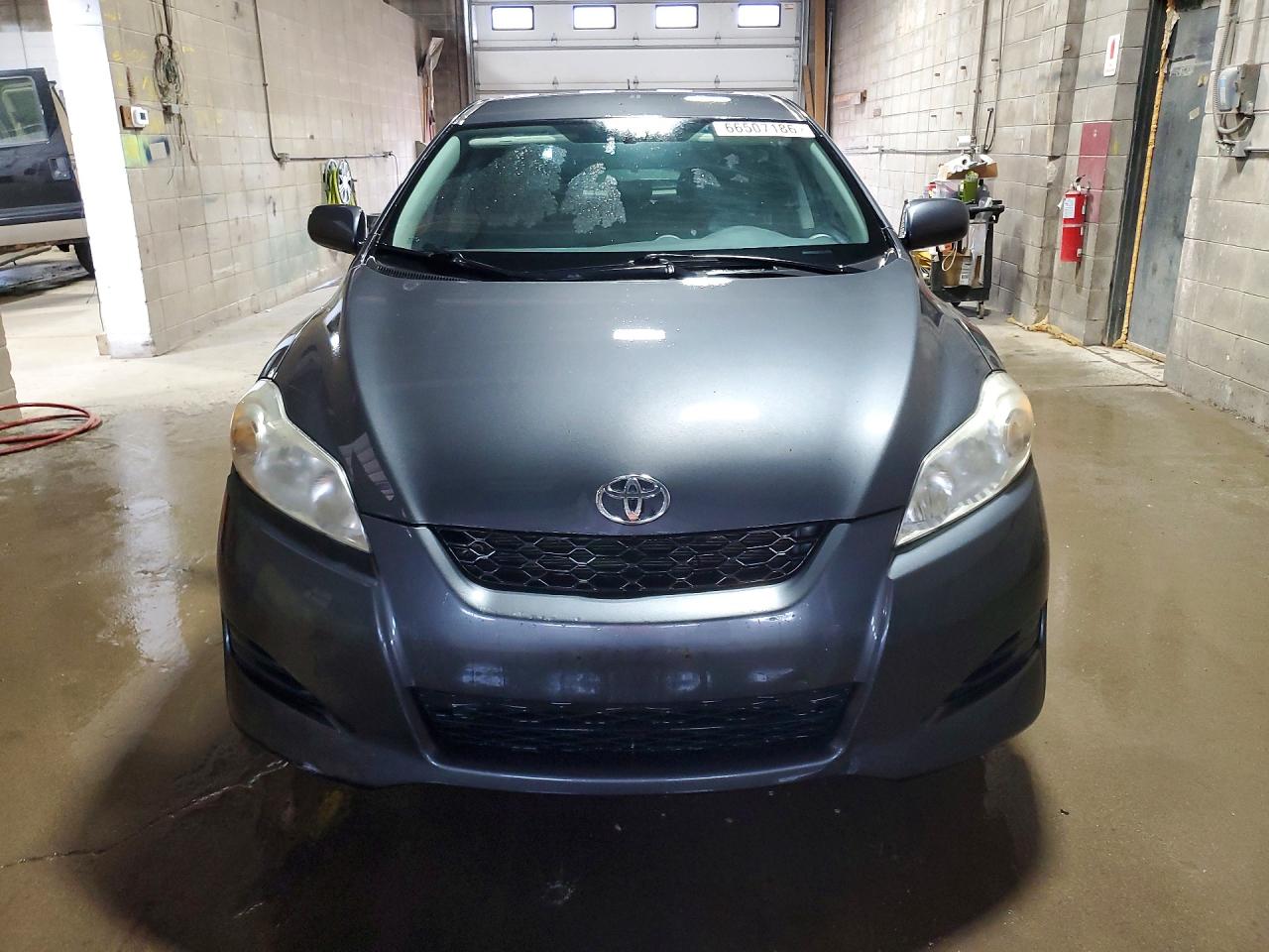 2009 Toyota Matrix Base Charcoal vin: 2T1KU40E99C070678