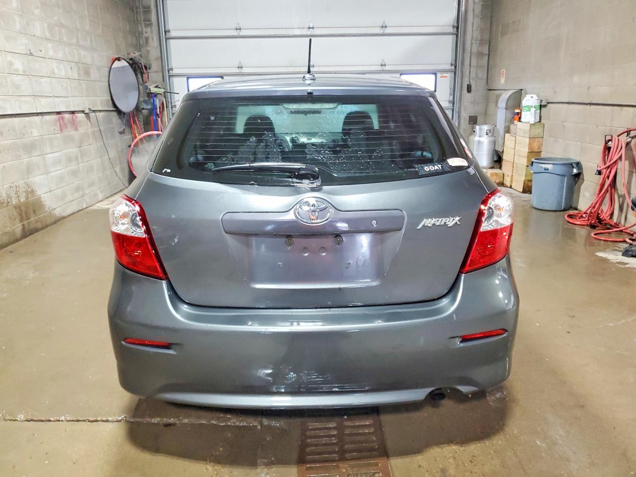 2009 Toyota Matrix Base Charcoal vin: 2T1KU40E99C070678