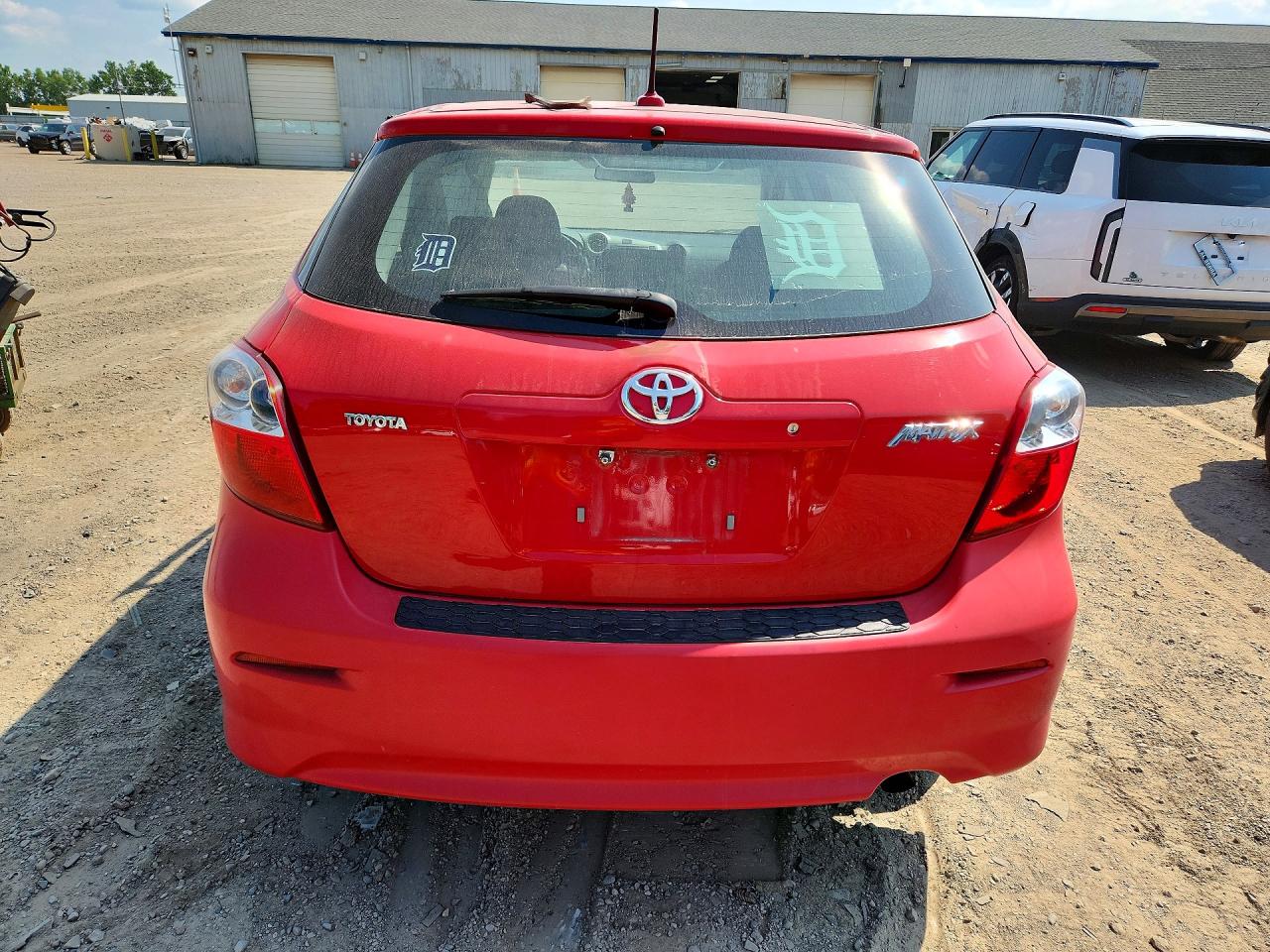 2009 Toyota Matrix Base Red vin: 2T1KU40E99C105476