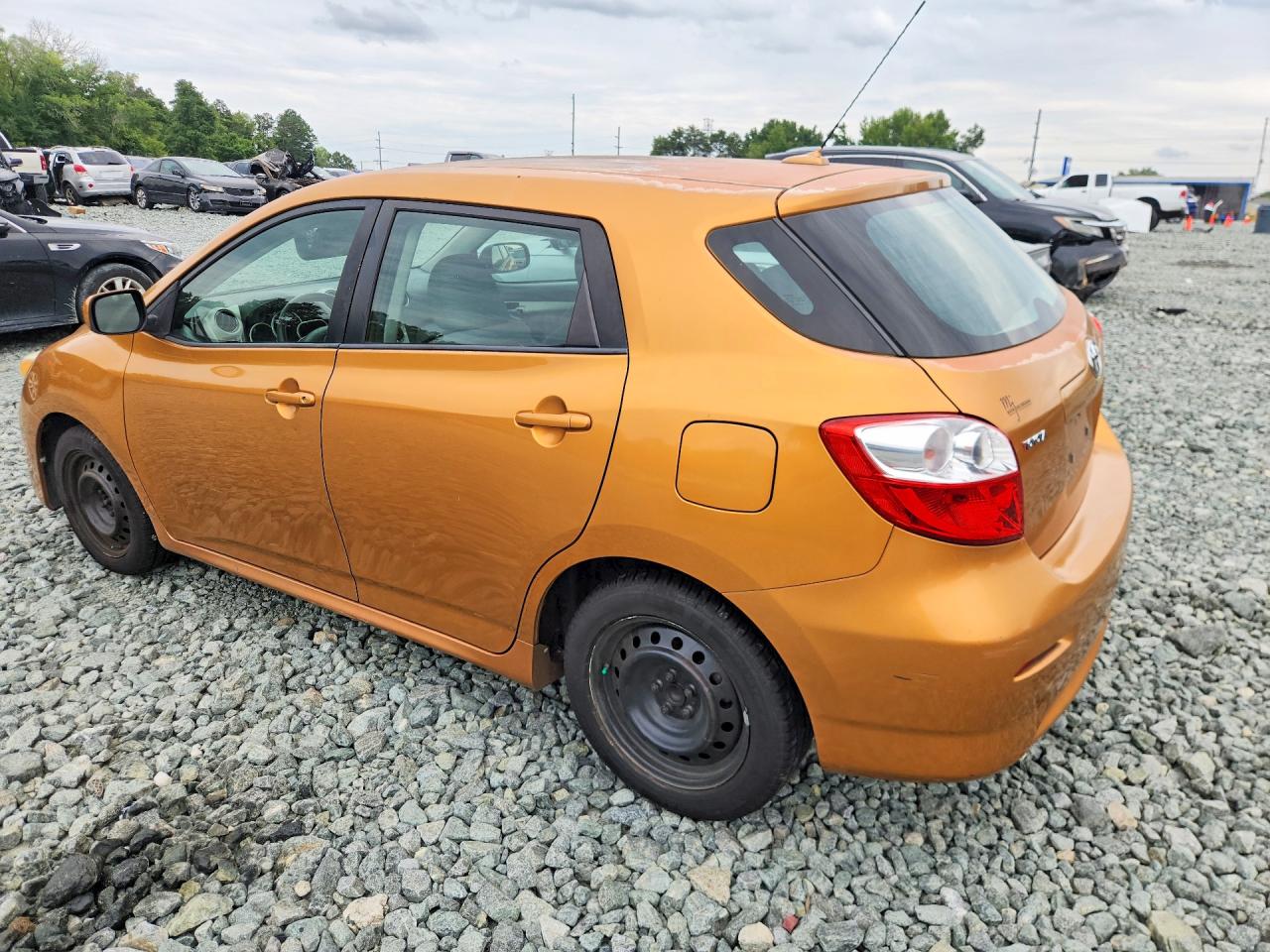 2009 Toyota Matrix Base Оранжевый vin: 2T1KU40E99C137148
