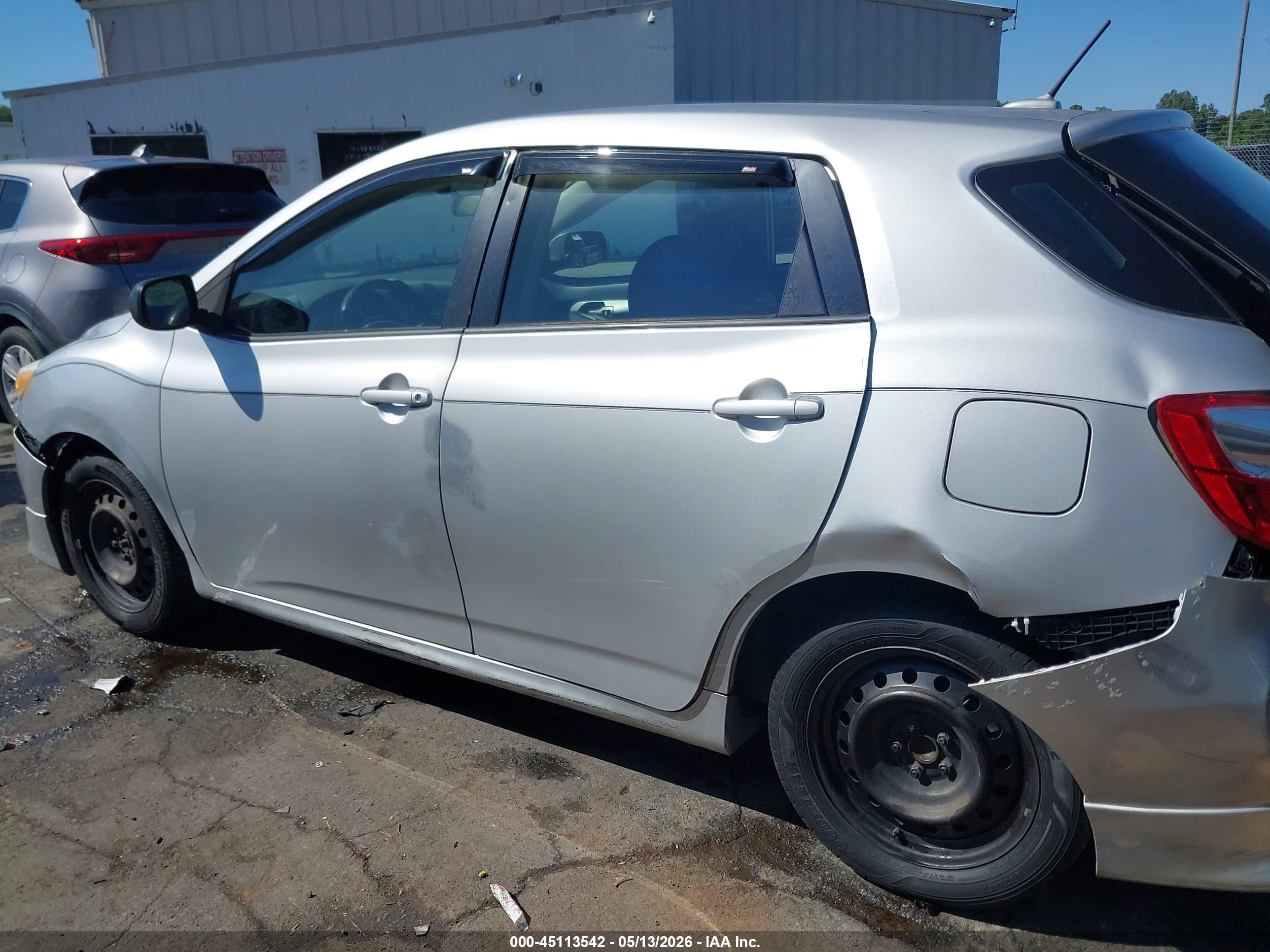2009 Toyota Matrix   Silver vin: 2T1KU40E99C146836