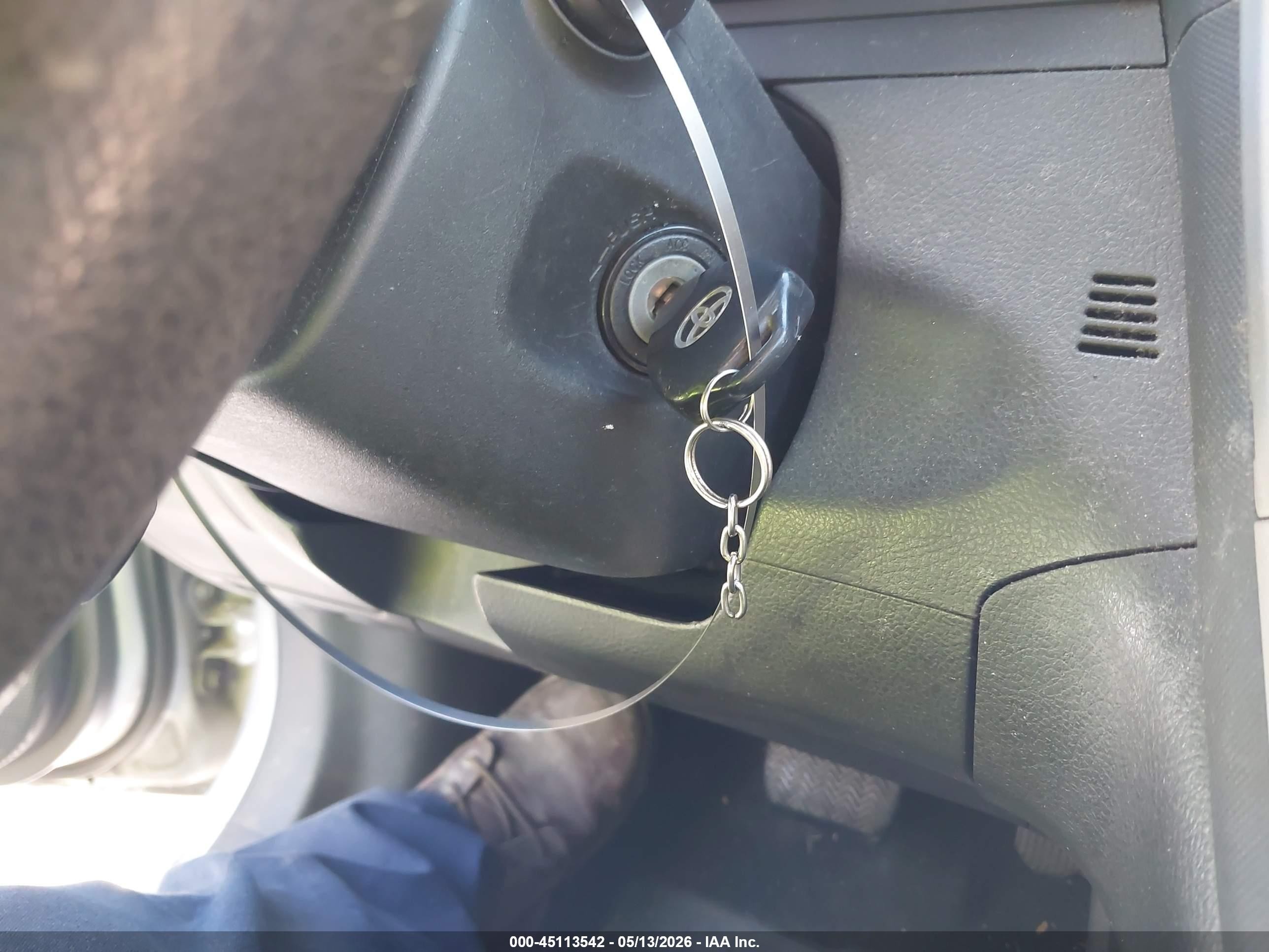 2009 Toyota Matrix   Silver vin: 2T1KU40E99C146836
