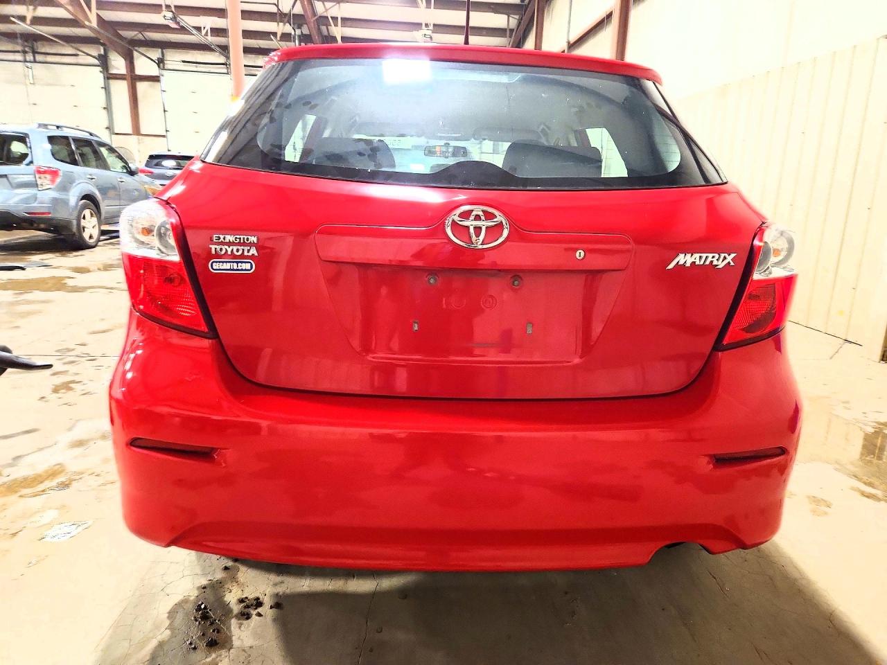 2009 Toyota Matrix Base Красный vin: 2T1KU40E99C176449