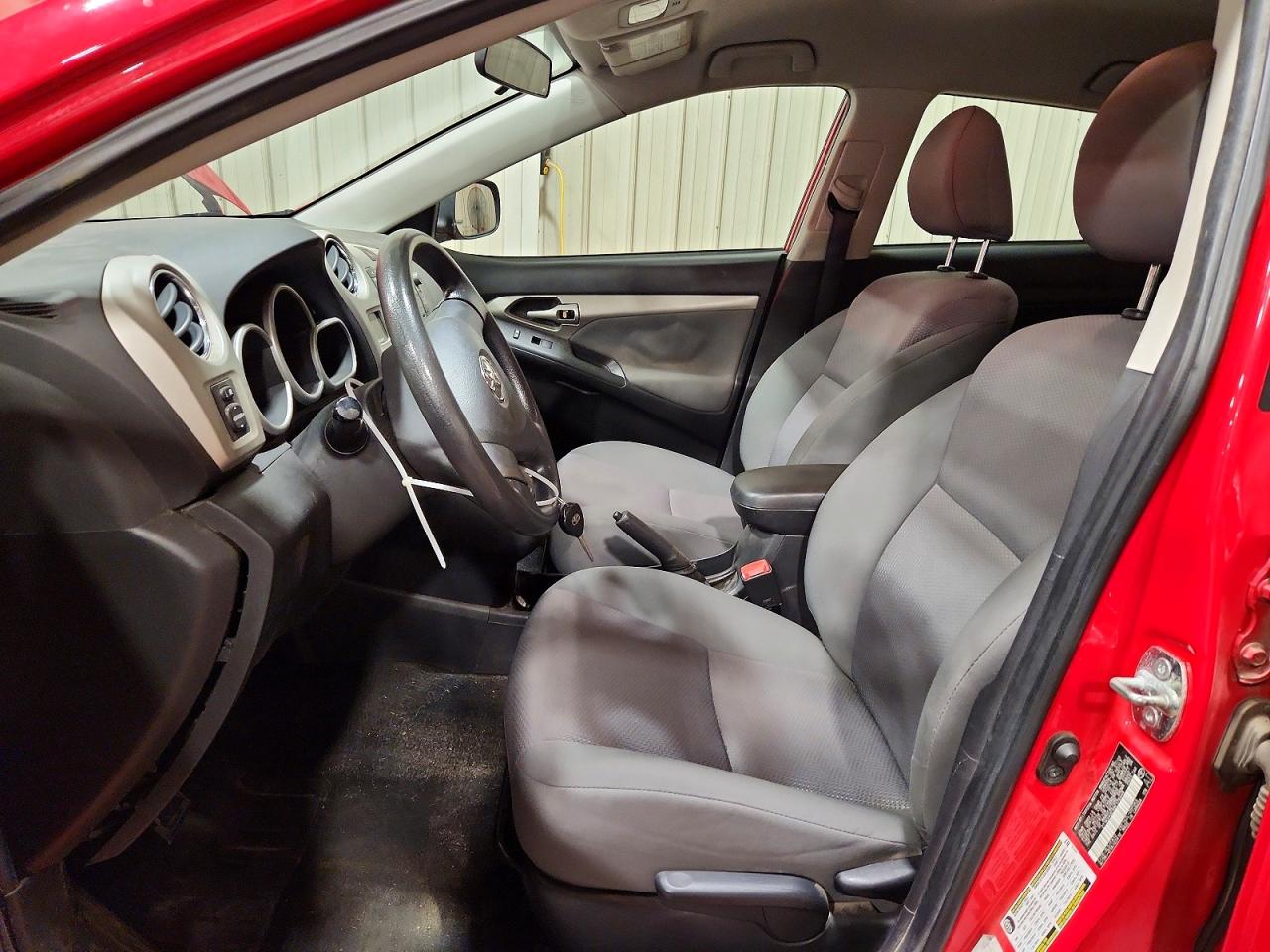 2009 Toyota Matrix Base Красный vin: 2T1KU40E99C176449