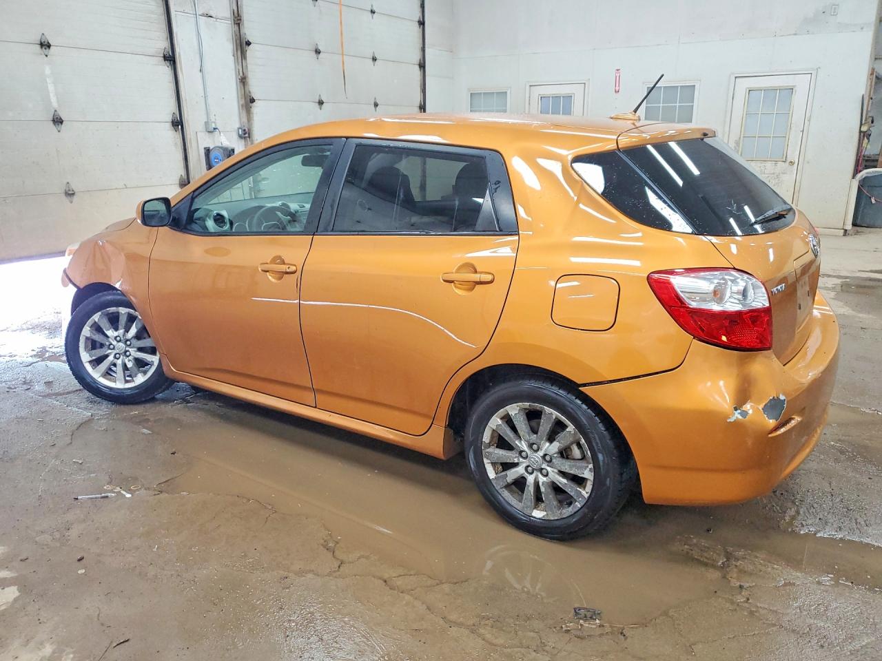 2009 Toyota Matrix Base Orange vin: 2T1KU40EX9C099011