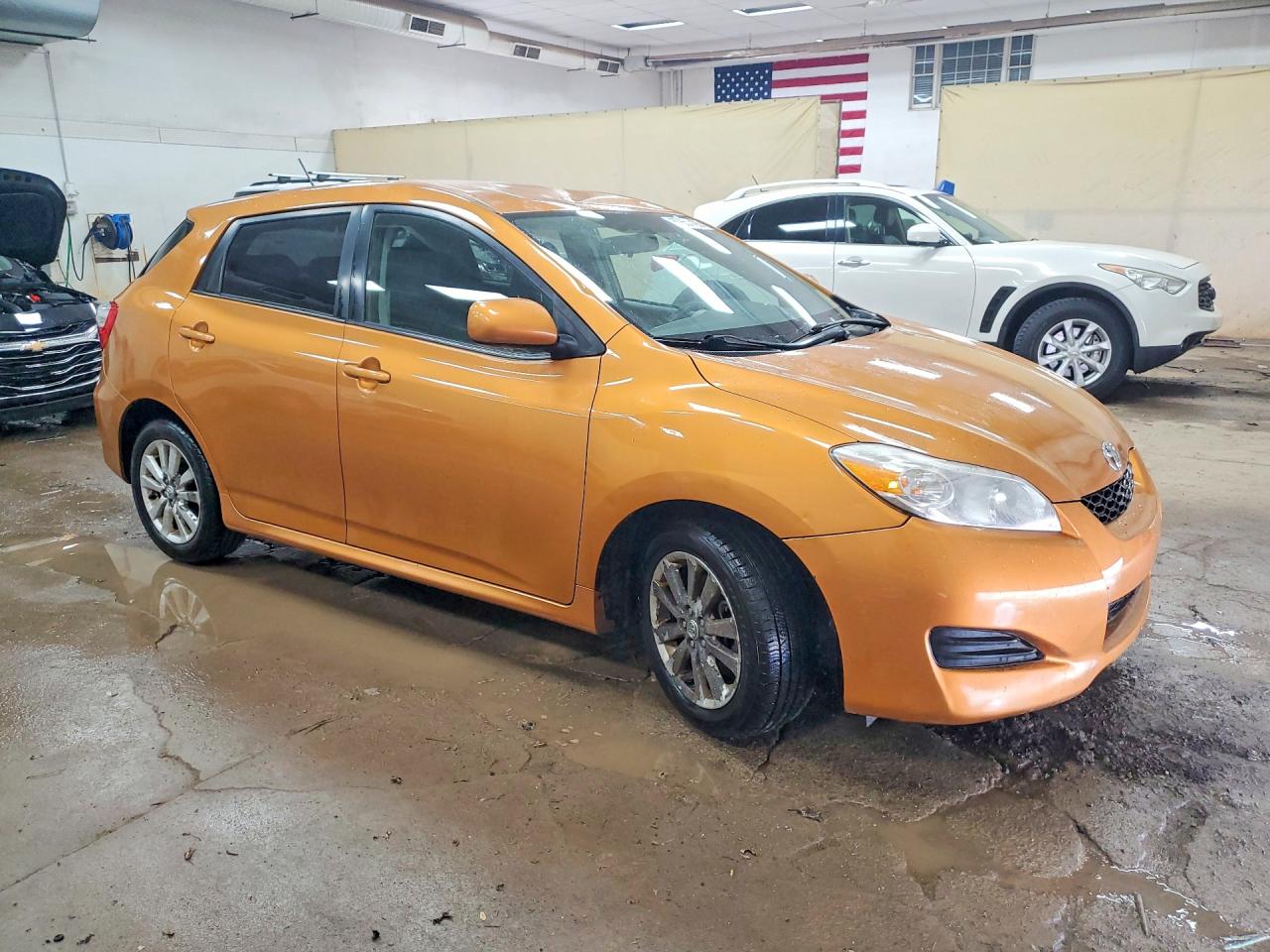 2009 Toyota Matrix Base Orange vin: 2T1KU40EX9C099011