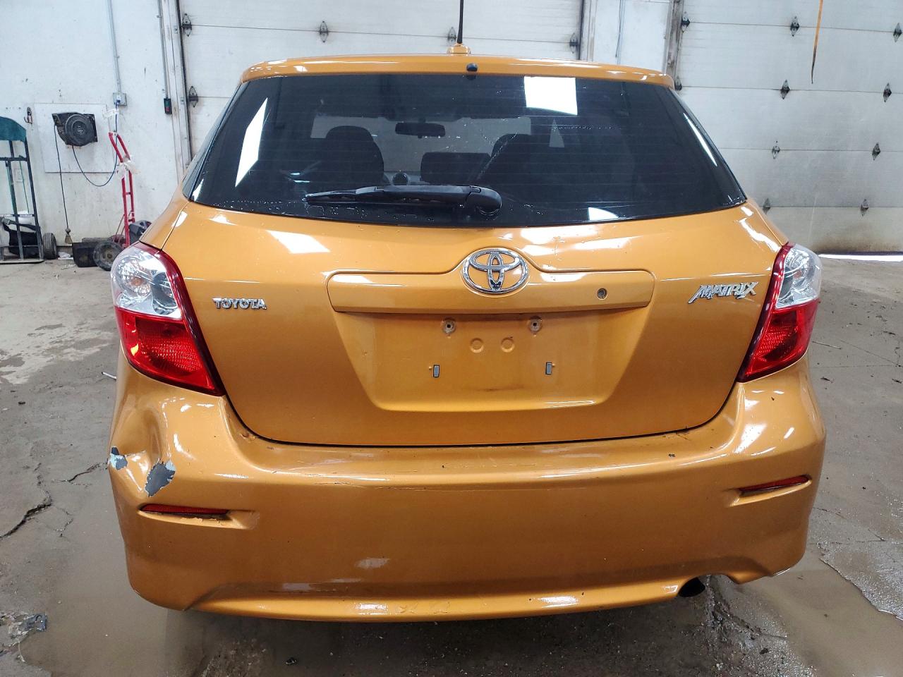 2009 Toyota Matrix Base Orange vin: 2T1KU40EX9C099011