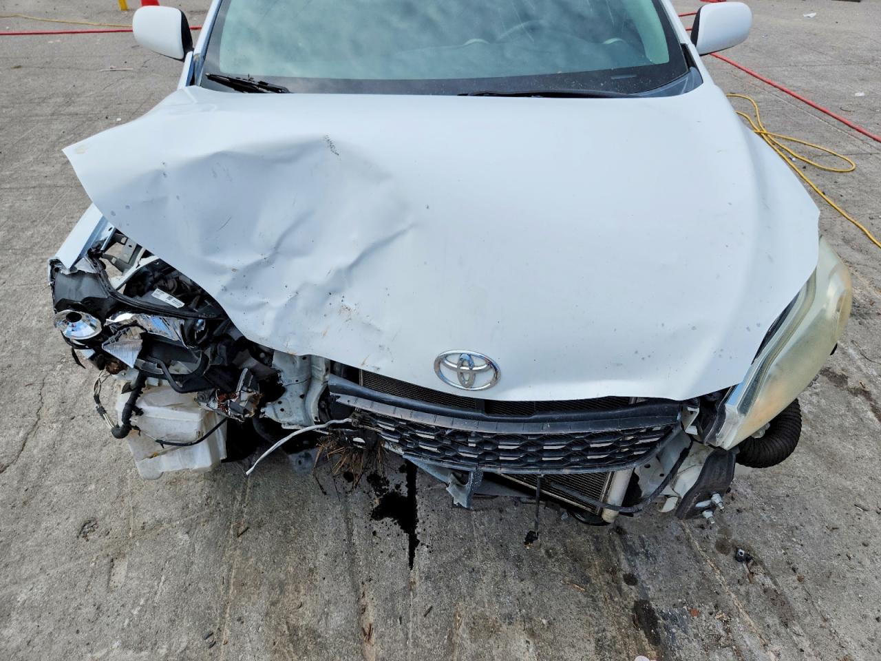 2009 Toyota Matrix Base White vin: 2T1KU40EX9C159398
