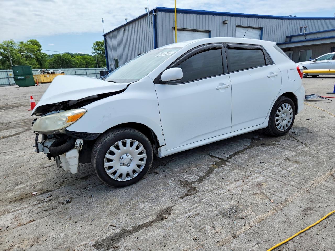 2009 Toyota Matrix Base White vin: 2T1KU40EX9C159398