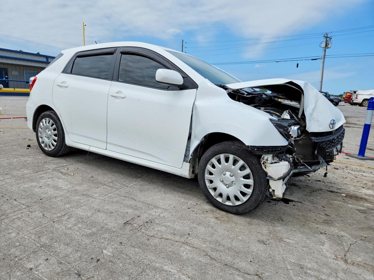 2009 Toyota Matrix Base White vin: 2T1KU40EX9C159398