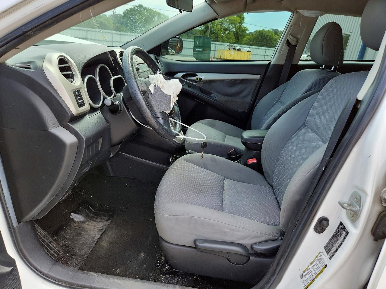 2009 Toyota Matrix Base White vin: 2T1KU40EX9C159398