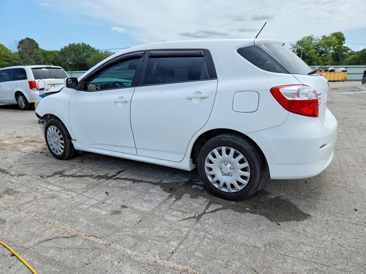 2009 Toyota Matrix Base White vin: 2T1KU40EX9C159398