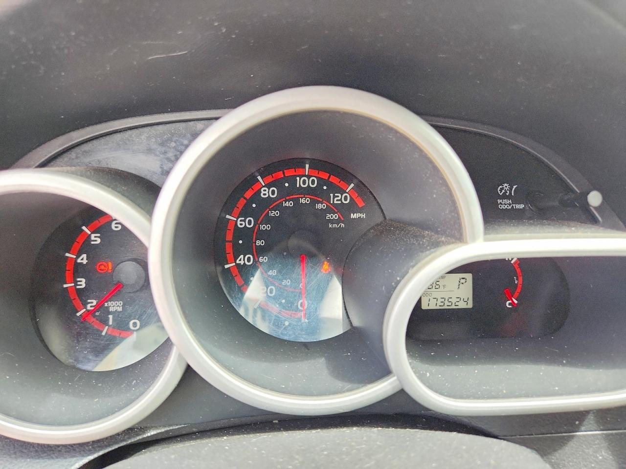 2009 Toyota Matrix Base White vin: 2T1KU40EX9C159398