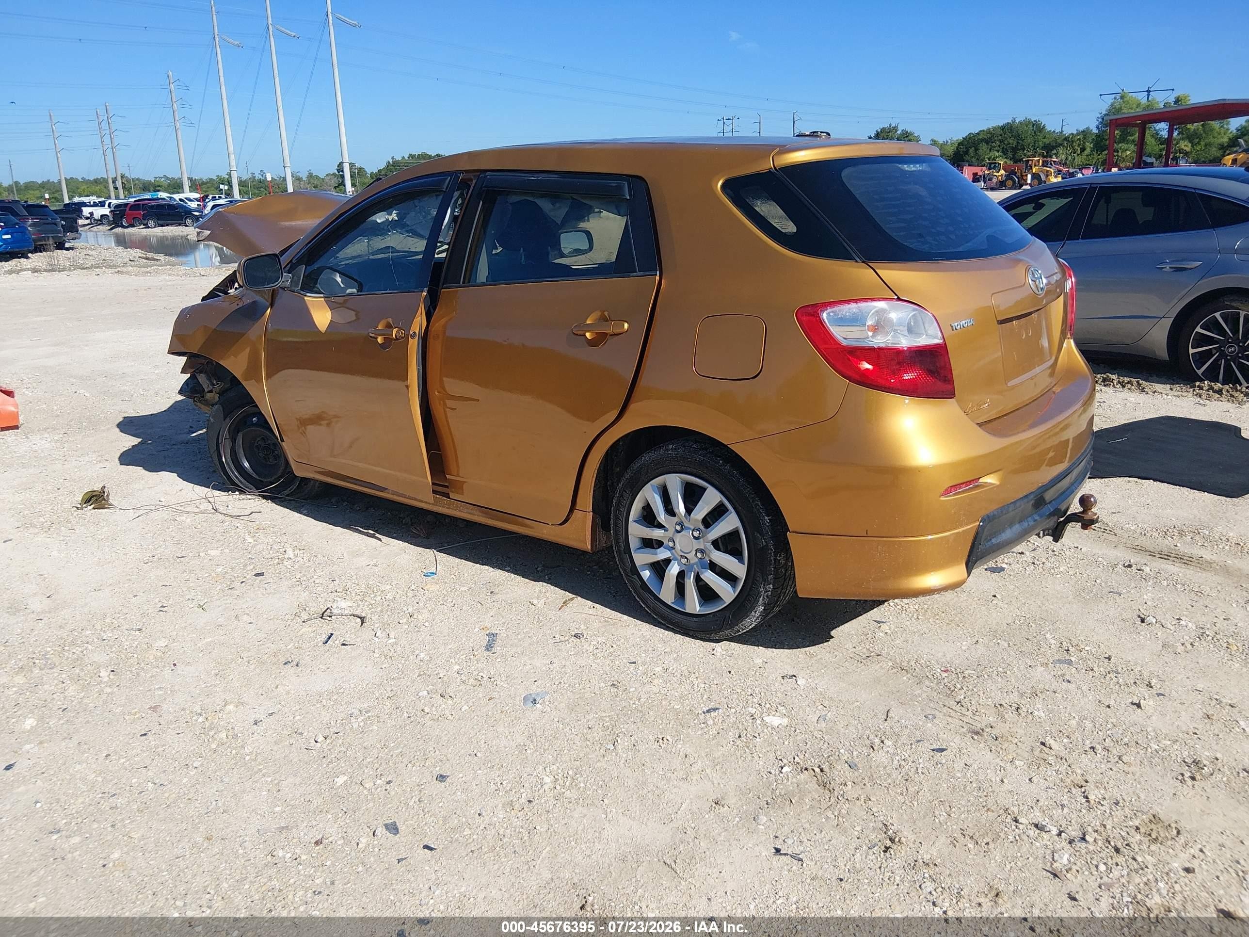 2010 Toyota Matrix   Champagne vin: 2T1KU4EE0AC322122