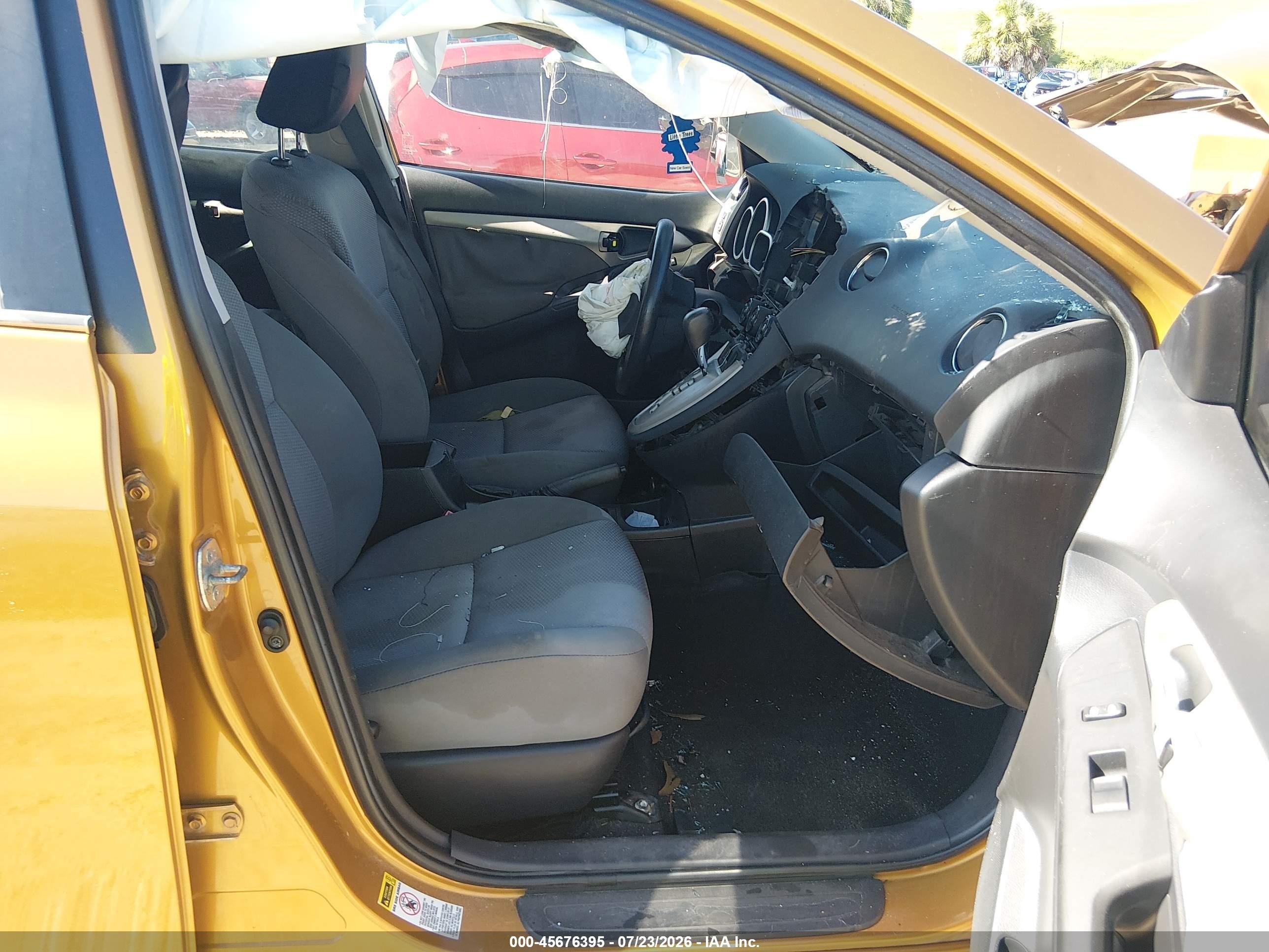 2010 Toyota Matrix   Champagne vin: 2T1KU4EE0AC322122