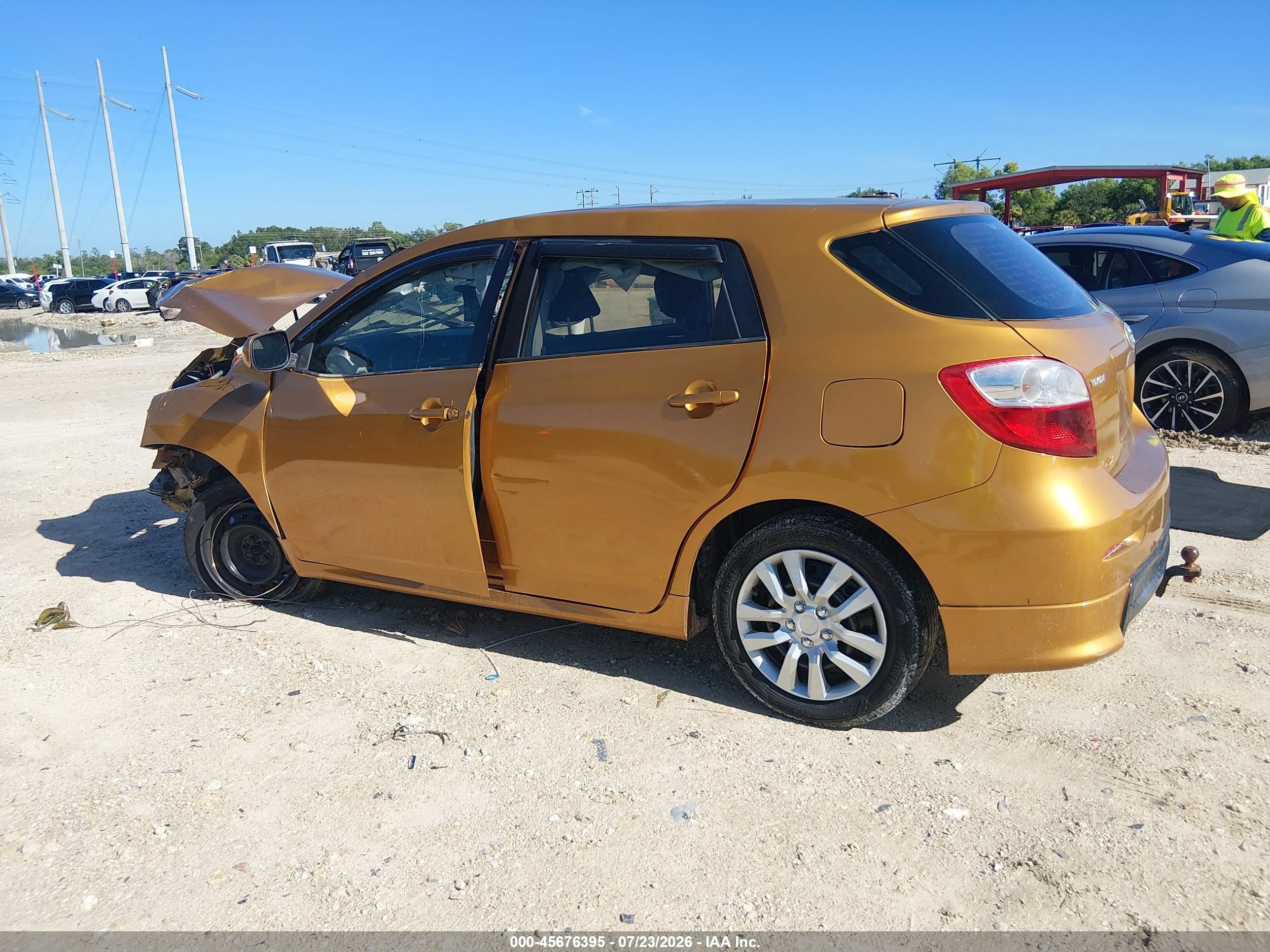 2010 Toyota Matrix   Champagne vin: 2T1KU4EE0AC322122