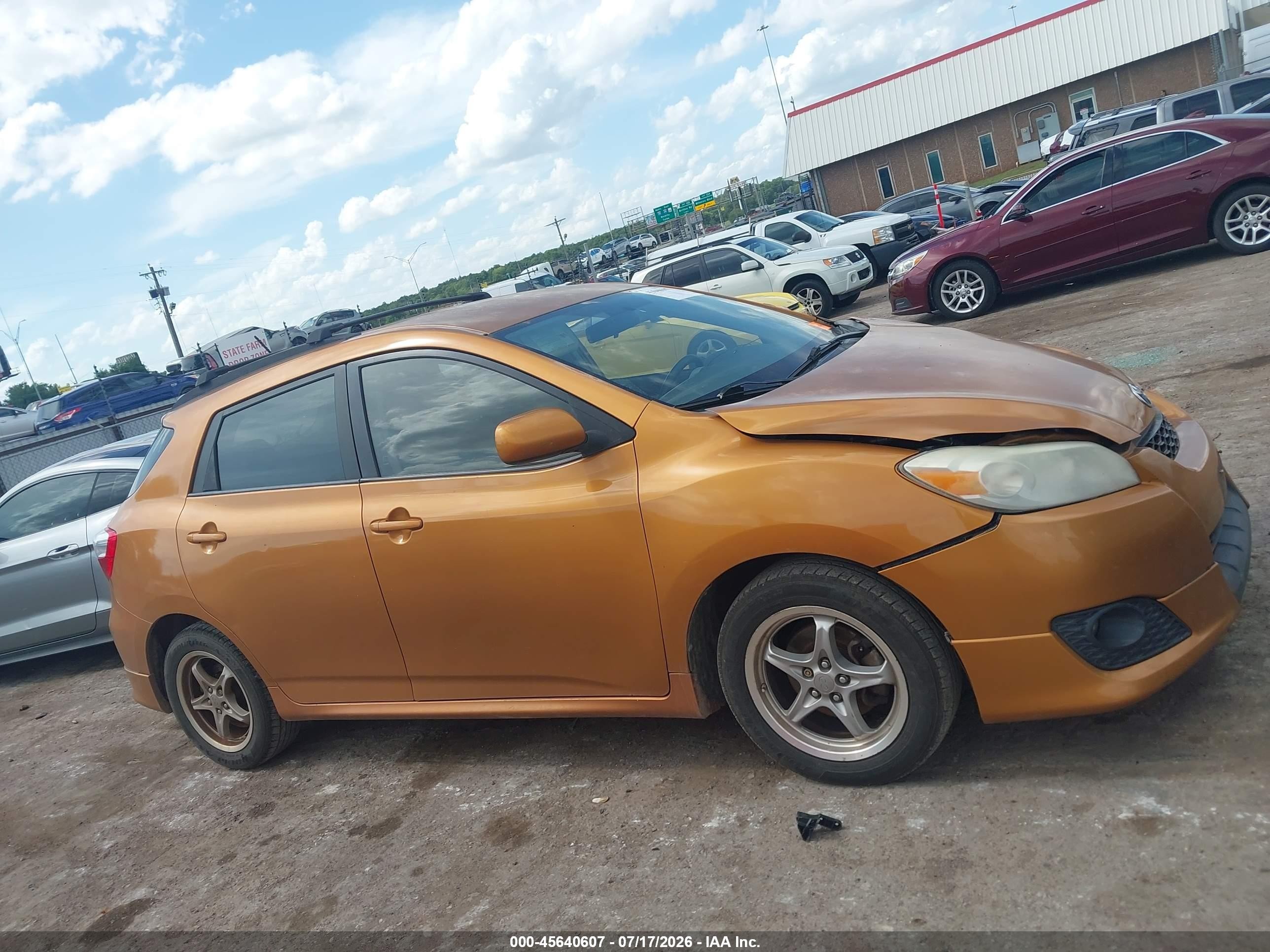 2010 Toyota Matrix   Orange vin: 2T1KU4EE0AC340541