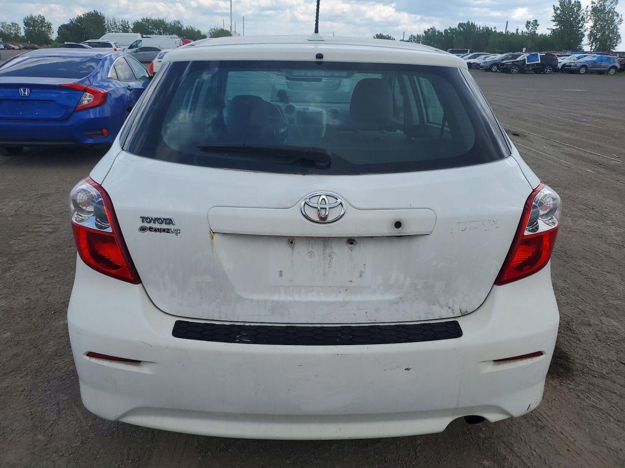 2010 Toyota Matrix Base White vin: 2T1KU4EE0AC435004