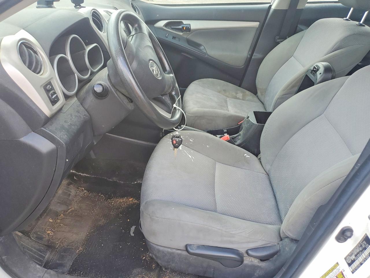 2010 Toyota Matrix Base White vin: 2T1KU4EE0AC435004