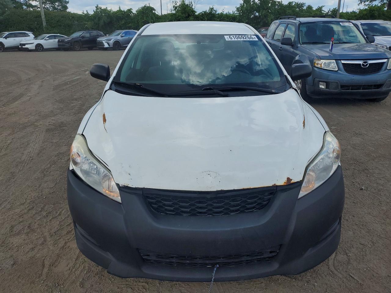 2010 Toyota Matrix Base White vin: 2T1KU4EE0AC435004