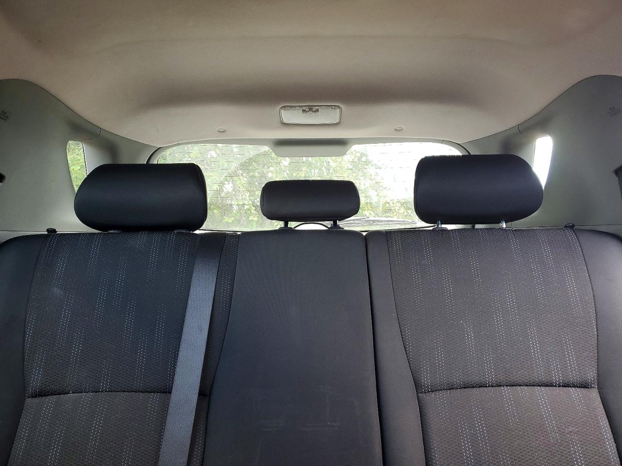 2011 Toyota Matrix Base Silver vin: 2T1KU4EE0BC744067