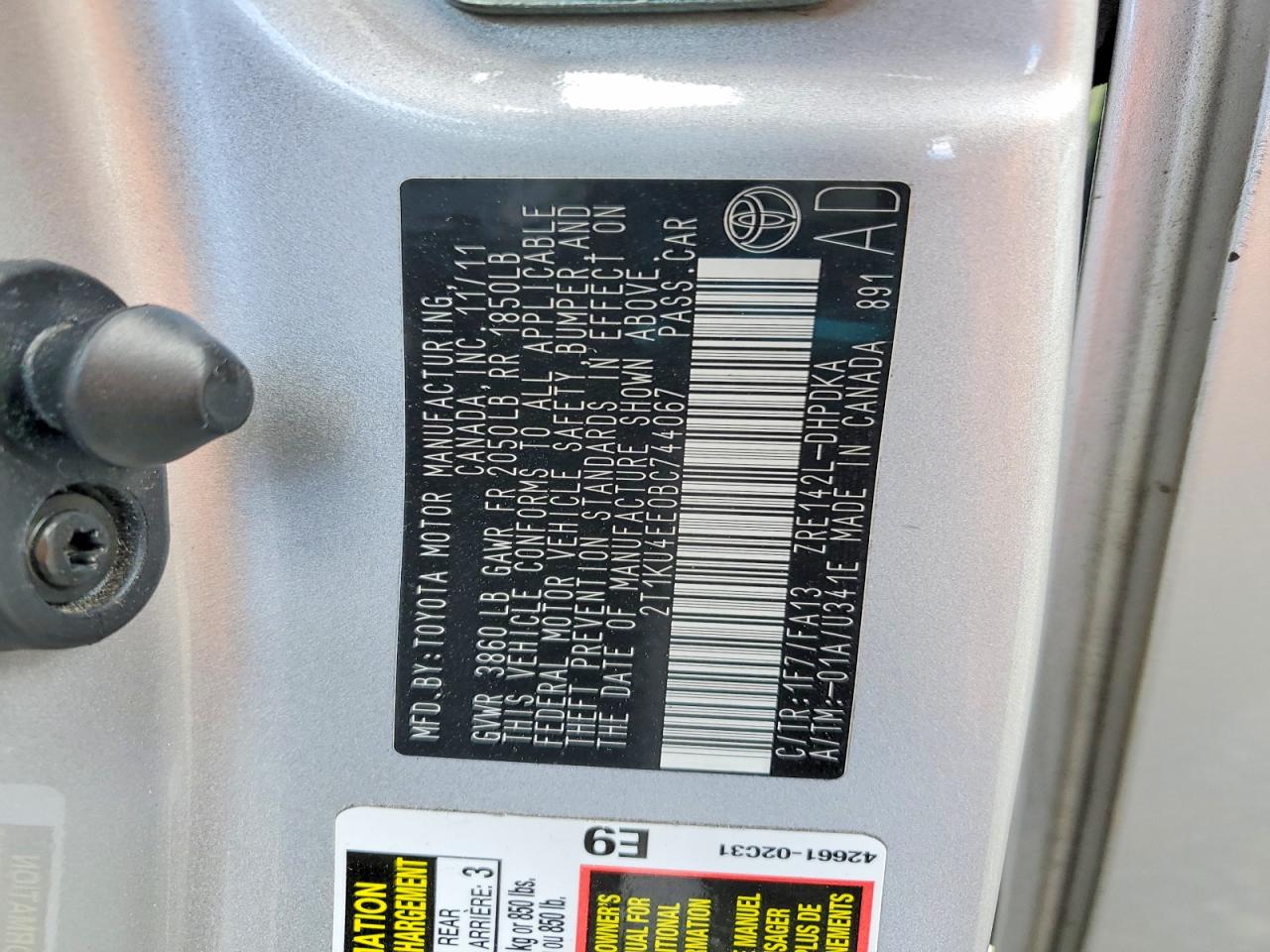2011 Toyota Matrix Base Silver vin: 2T1KU4EE0BC744067