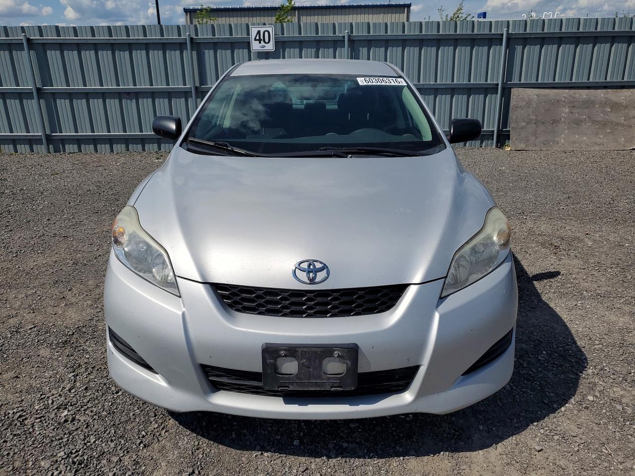 2014 Toyota Matrix Base Серебряный vin: 2T1KU4EE0EC129796