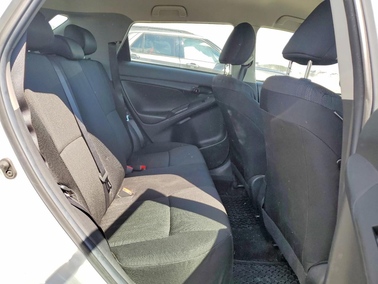 2014 Toyota Matrix Base Серебряный vin: 2T1KU4EE0EC129796