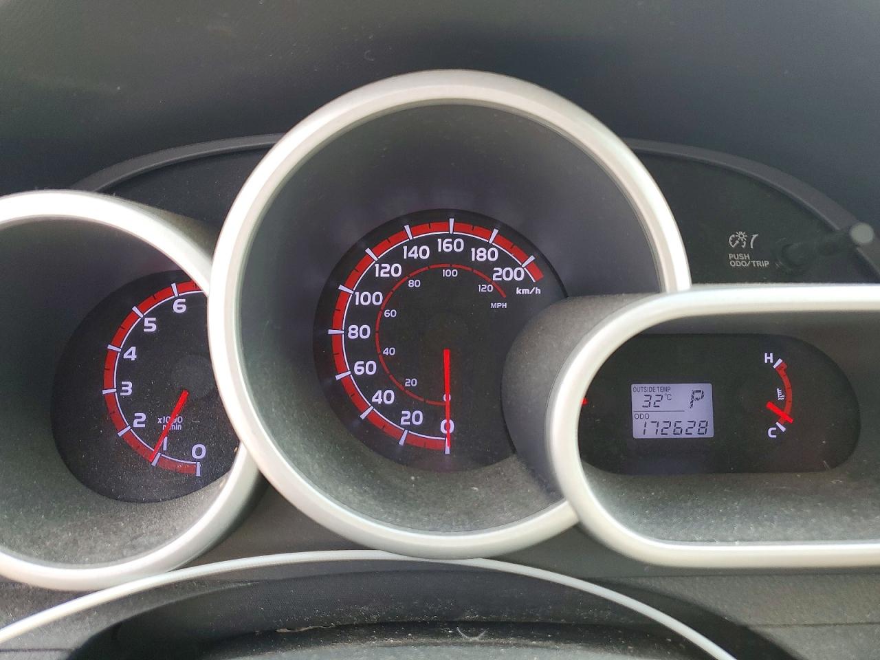 2014 Toyota Matrix Base Серебряный vin: 2T1KU4EE0EC129796