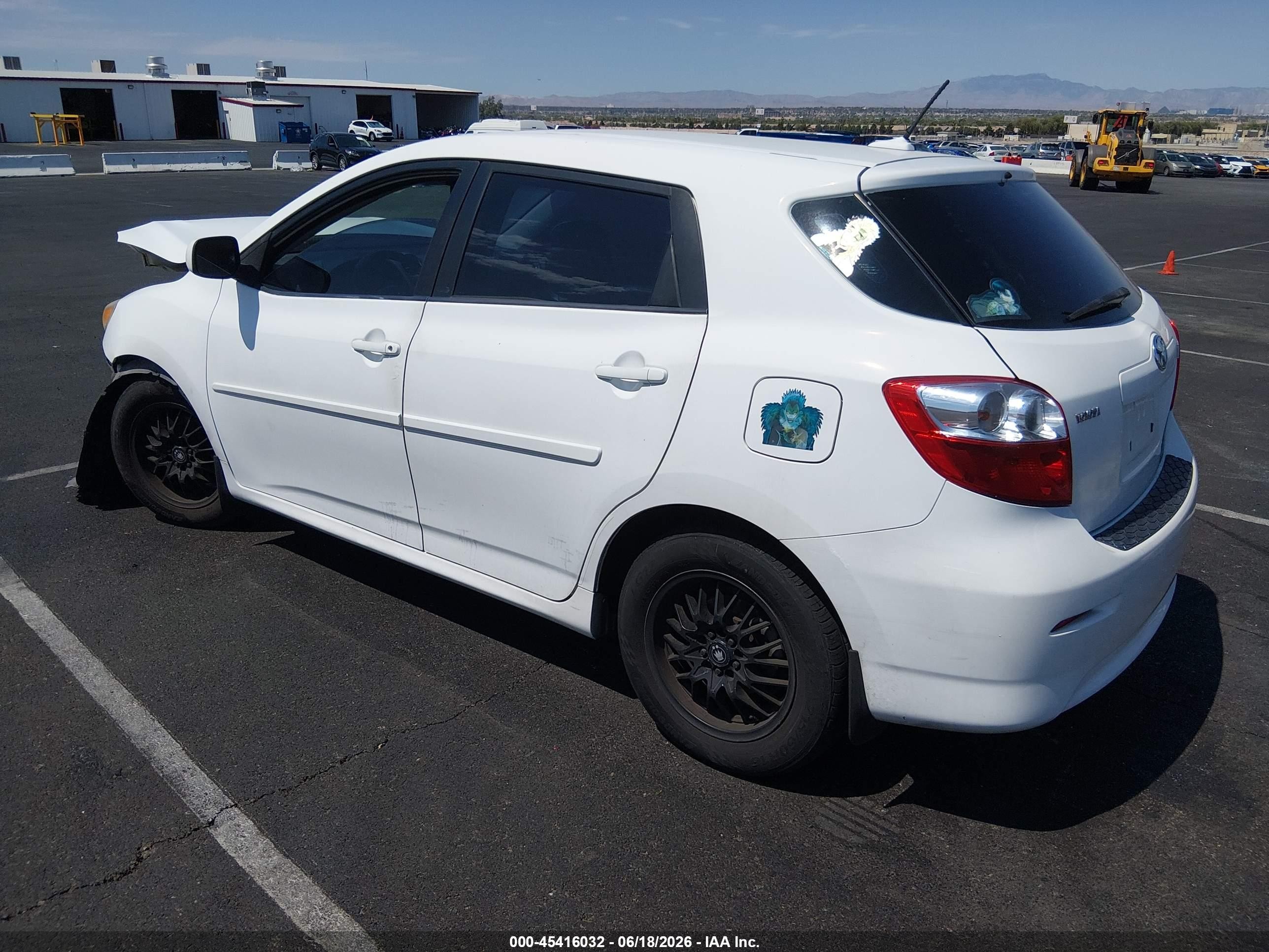 2010 Toyota Matrix   White vin: 2T1KU4EE1AC298042