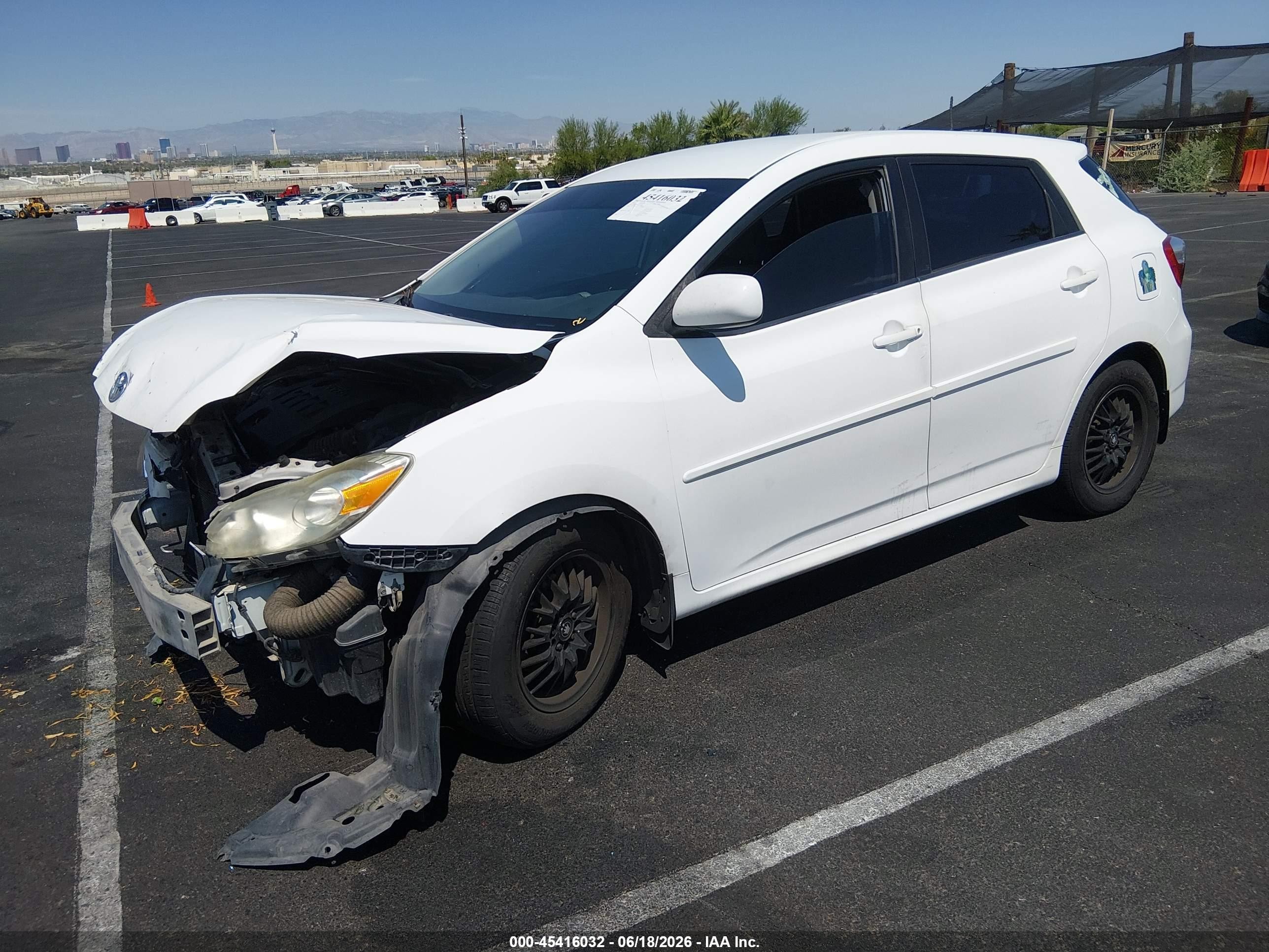 2010 Toyota Matrix   White vin: 2T1KU4EE1AC298042