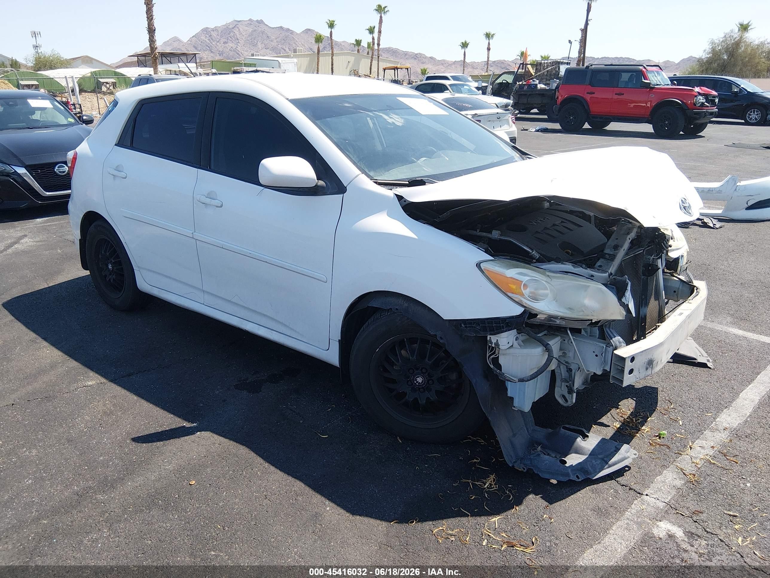 2010 Toyota Matrix   White vin: 2T1KU4EE1AC298042