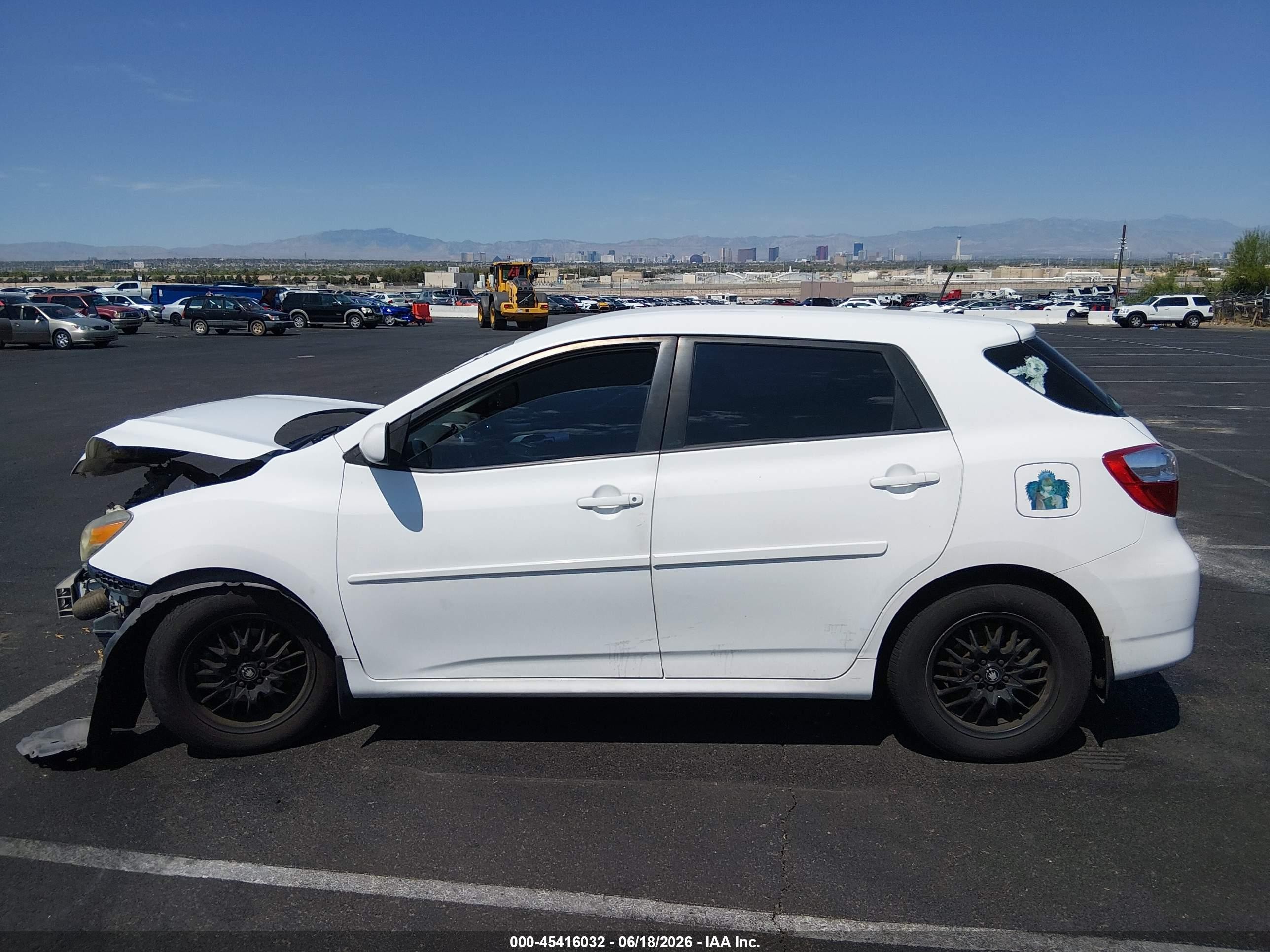 2010 Toyota Matrix   White vin: 2T1KU4EE1AC298042